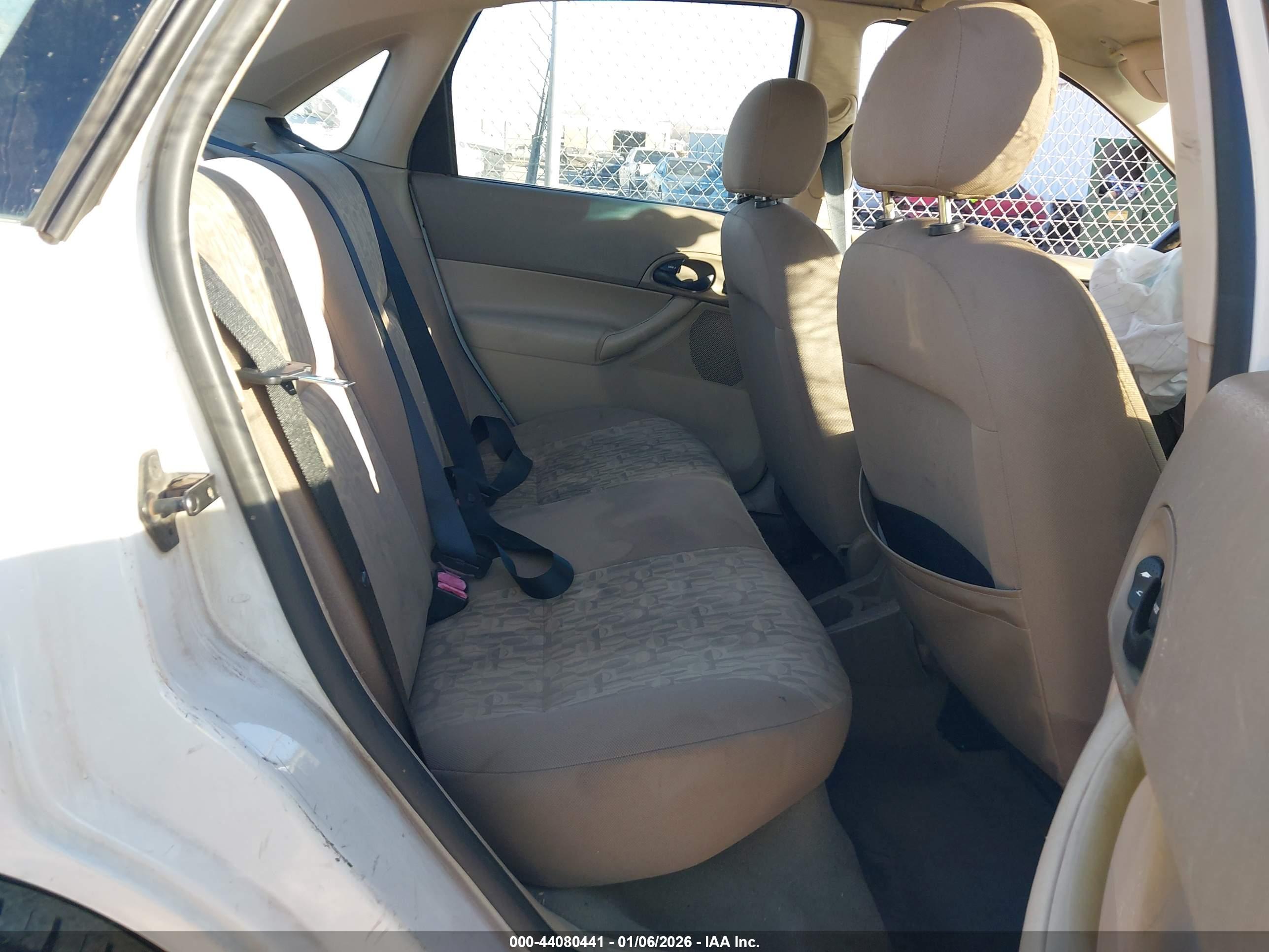 FORD FOCUS image 8