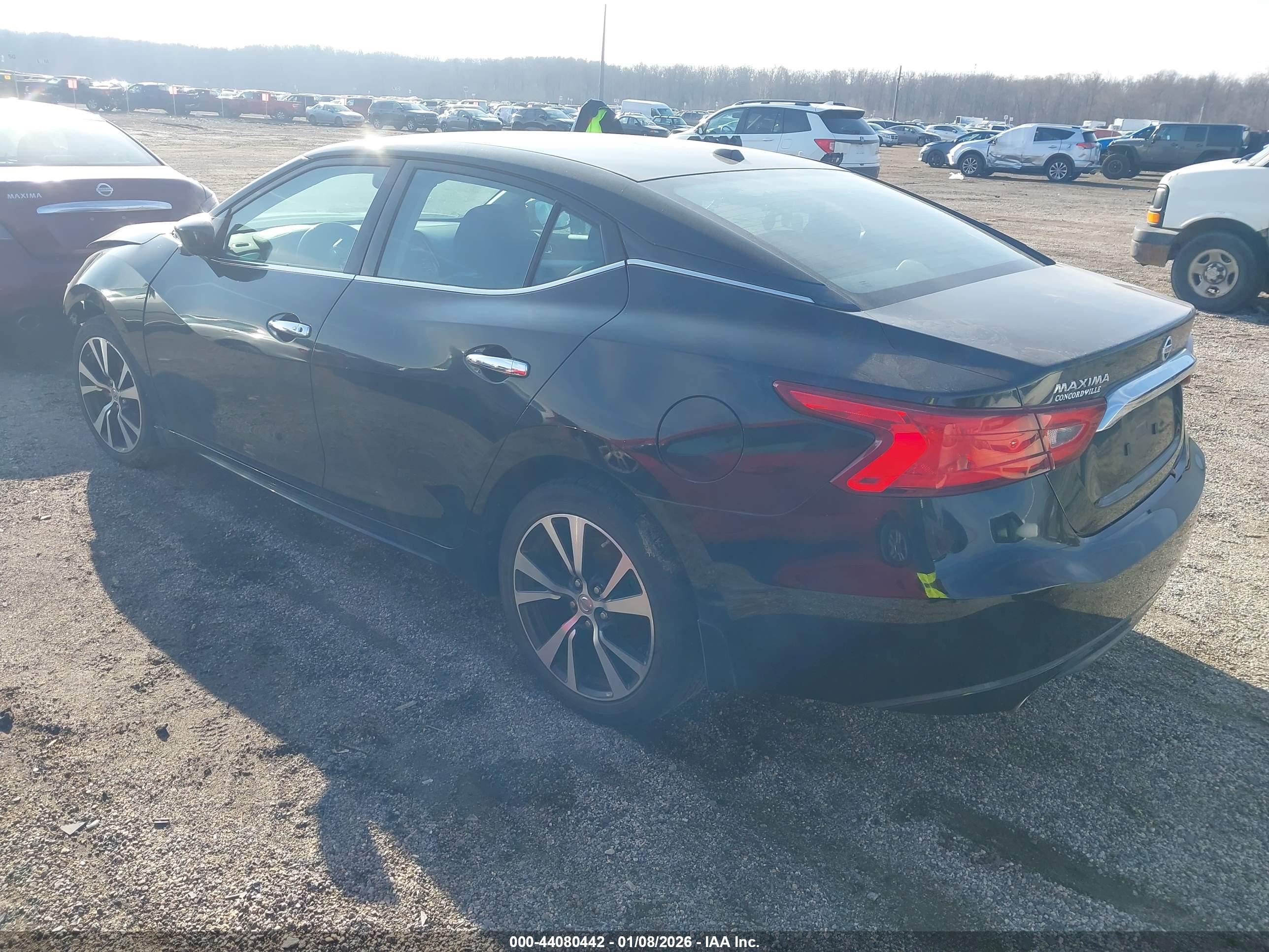 NISSAN MAXIMA image 3