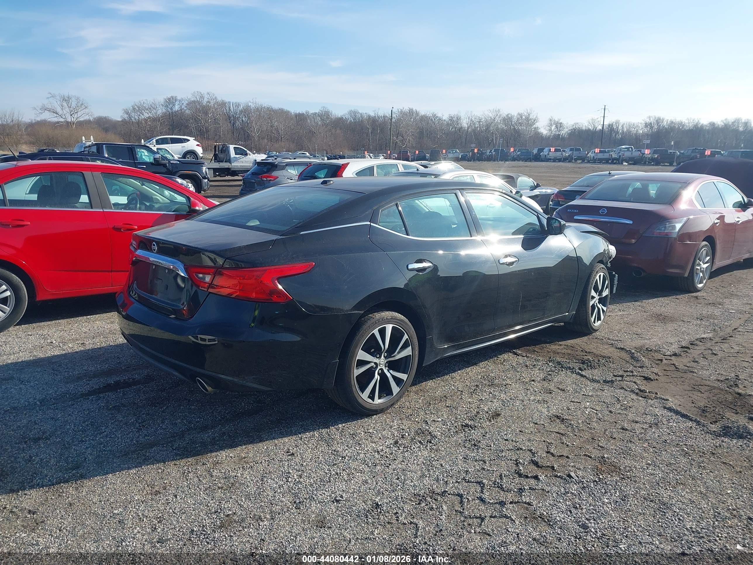 NISSAN MAXIMA image 4