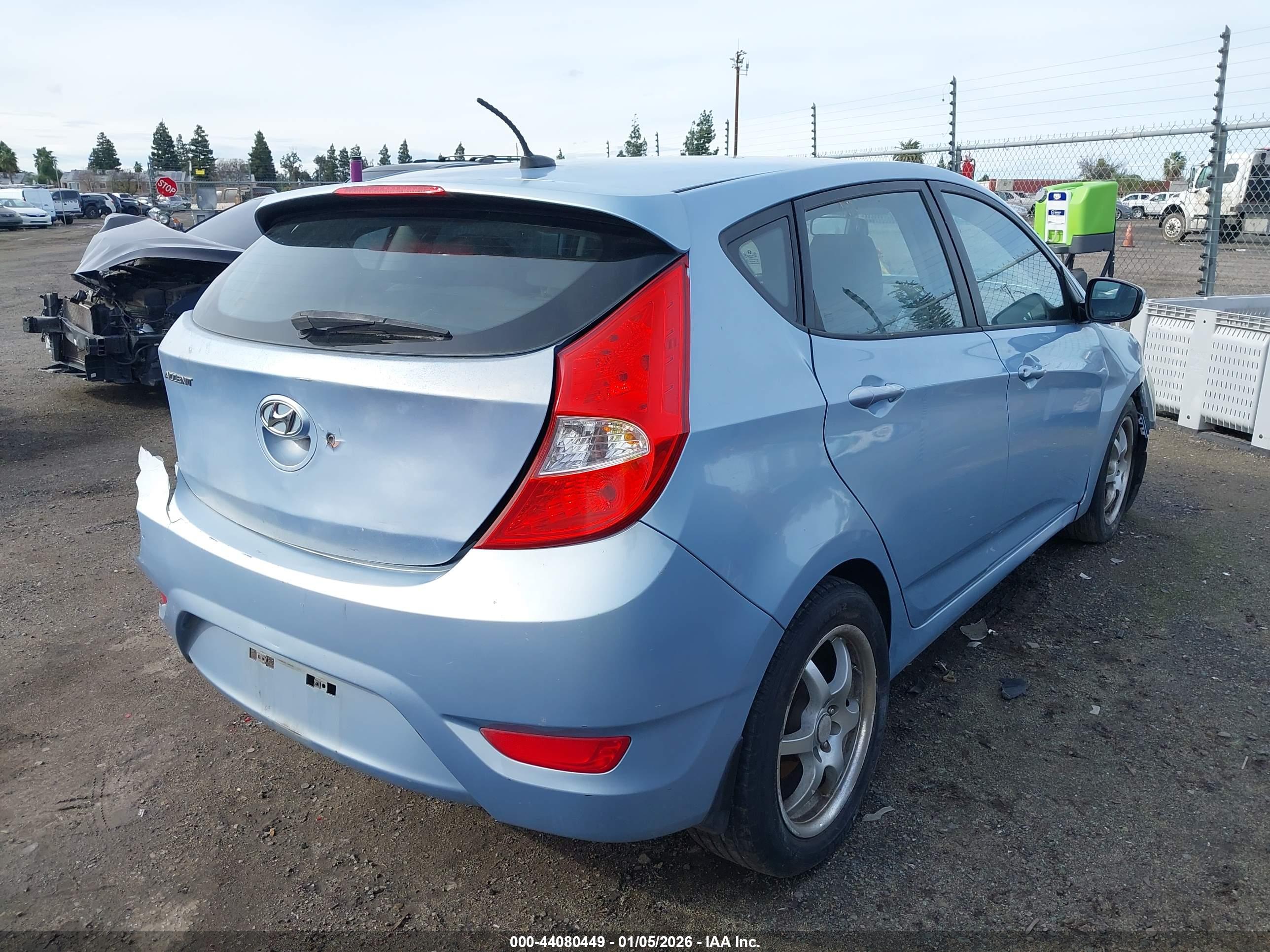HYUNDAI ACCENT image 4