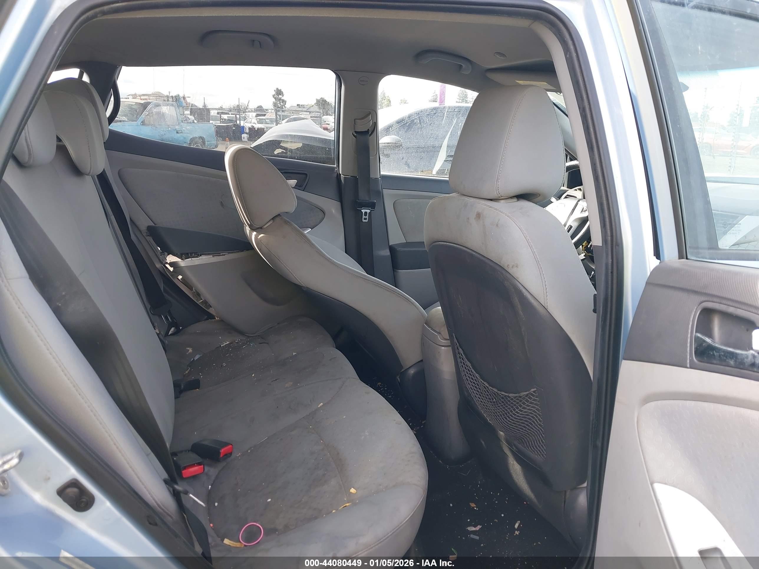 HYUNDAI ACCENT image 8