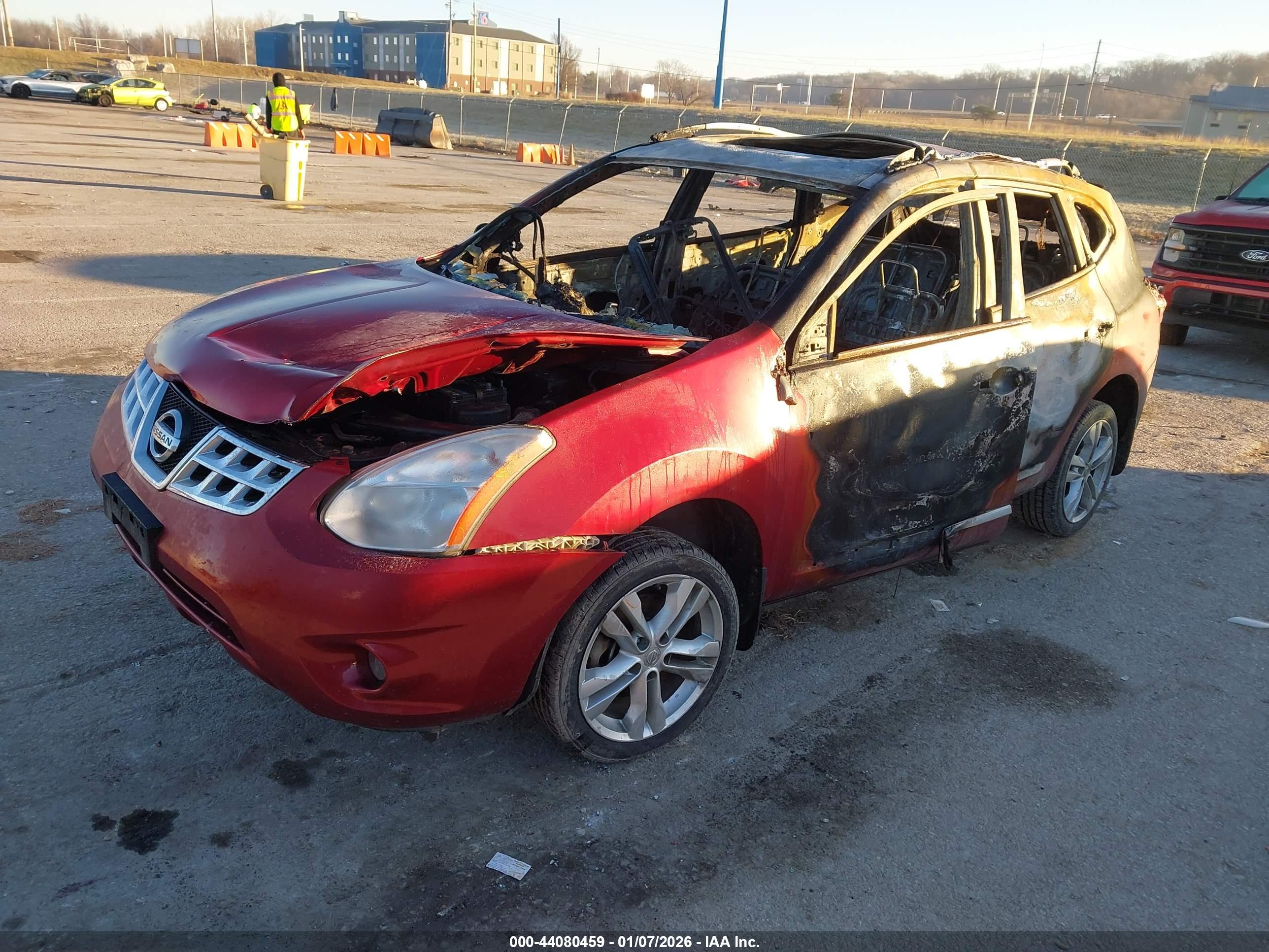 NISSAN ROGUE image 2