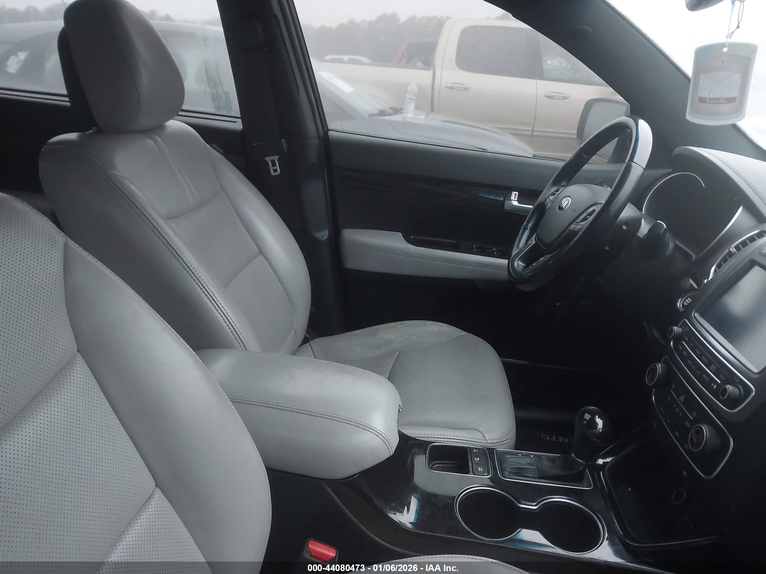 KIA SORENTO image 5