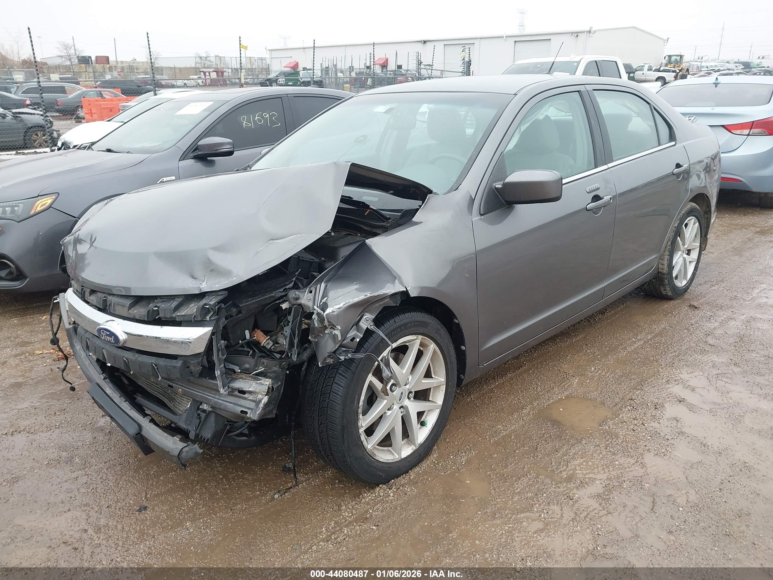 FORD FUSION image 2