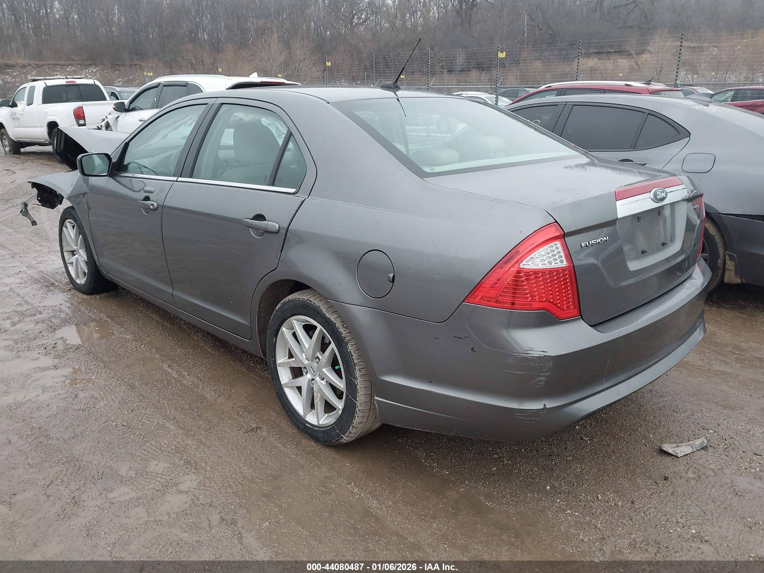FORD FUSION image 3