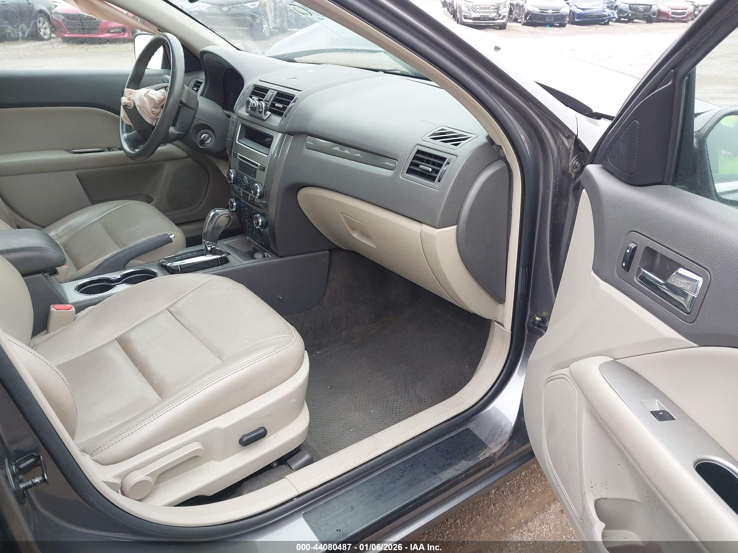 FORD FUSION image 5