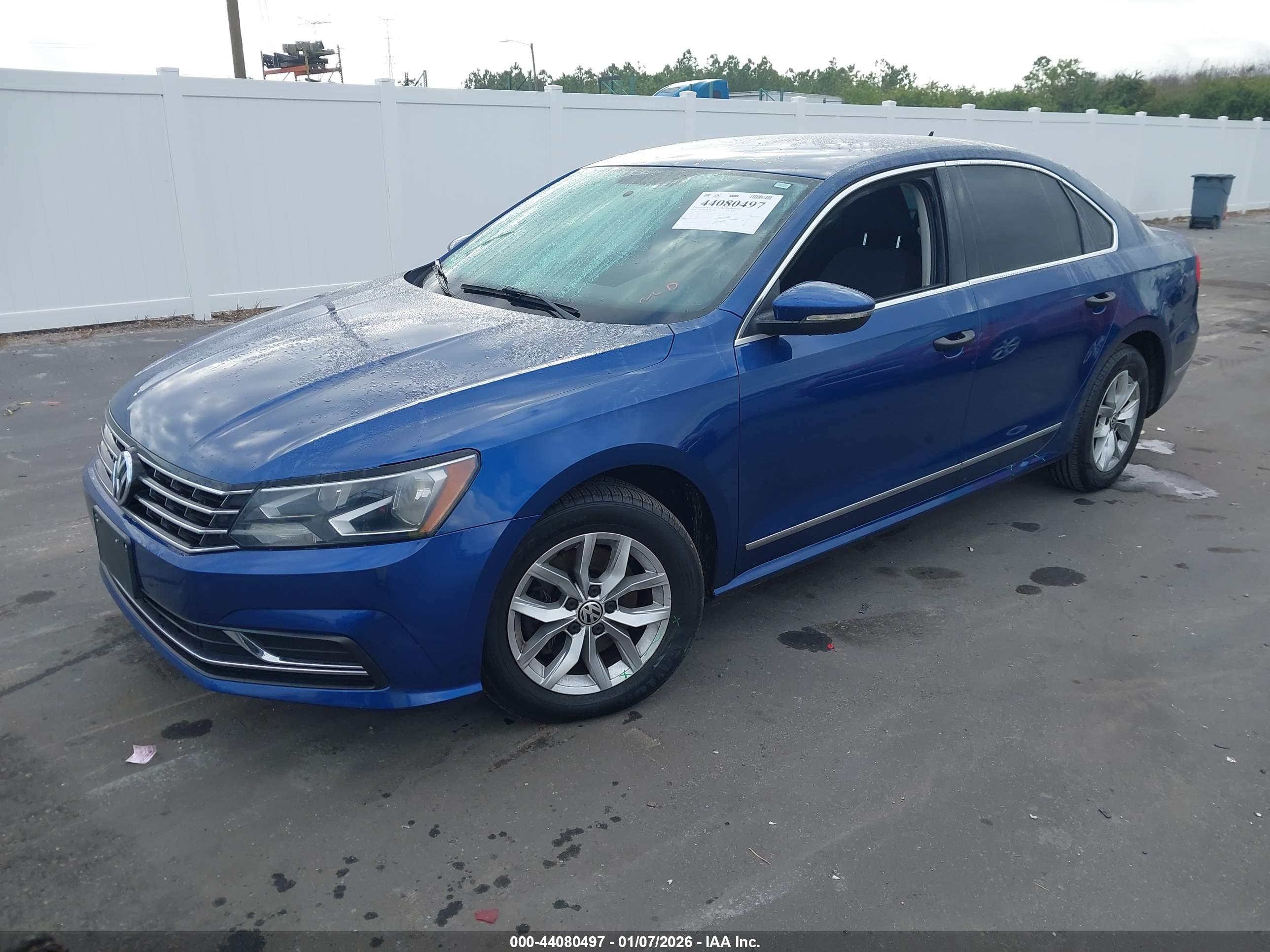 VOLKSWAGEN PASSAT image 2