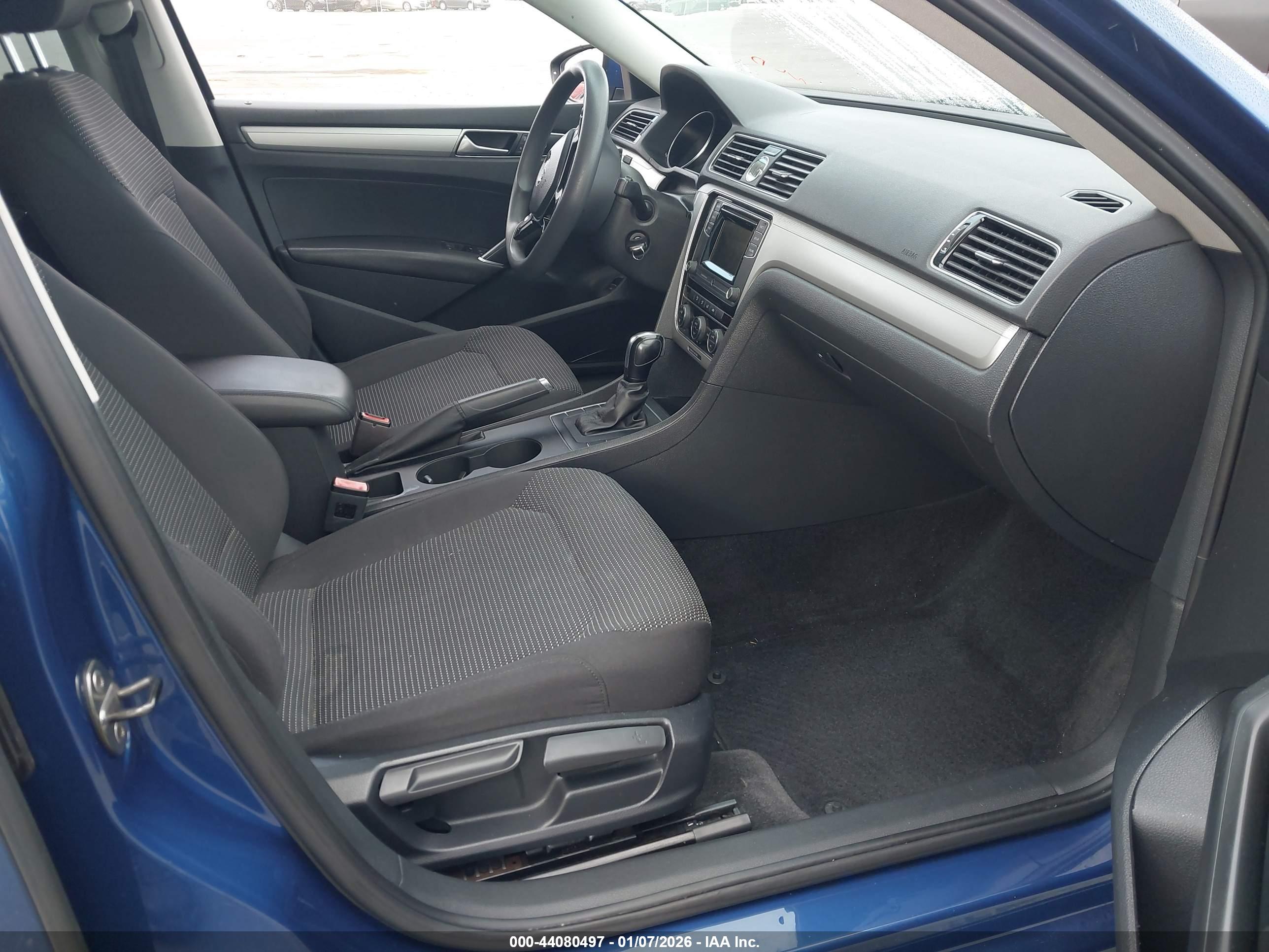 VOLKSWAGEN PASSAT image 5