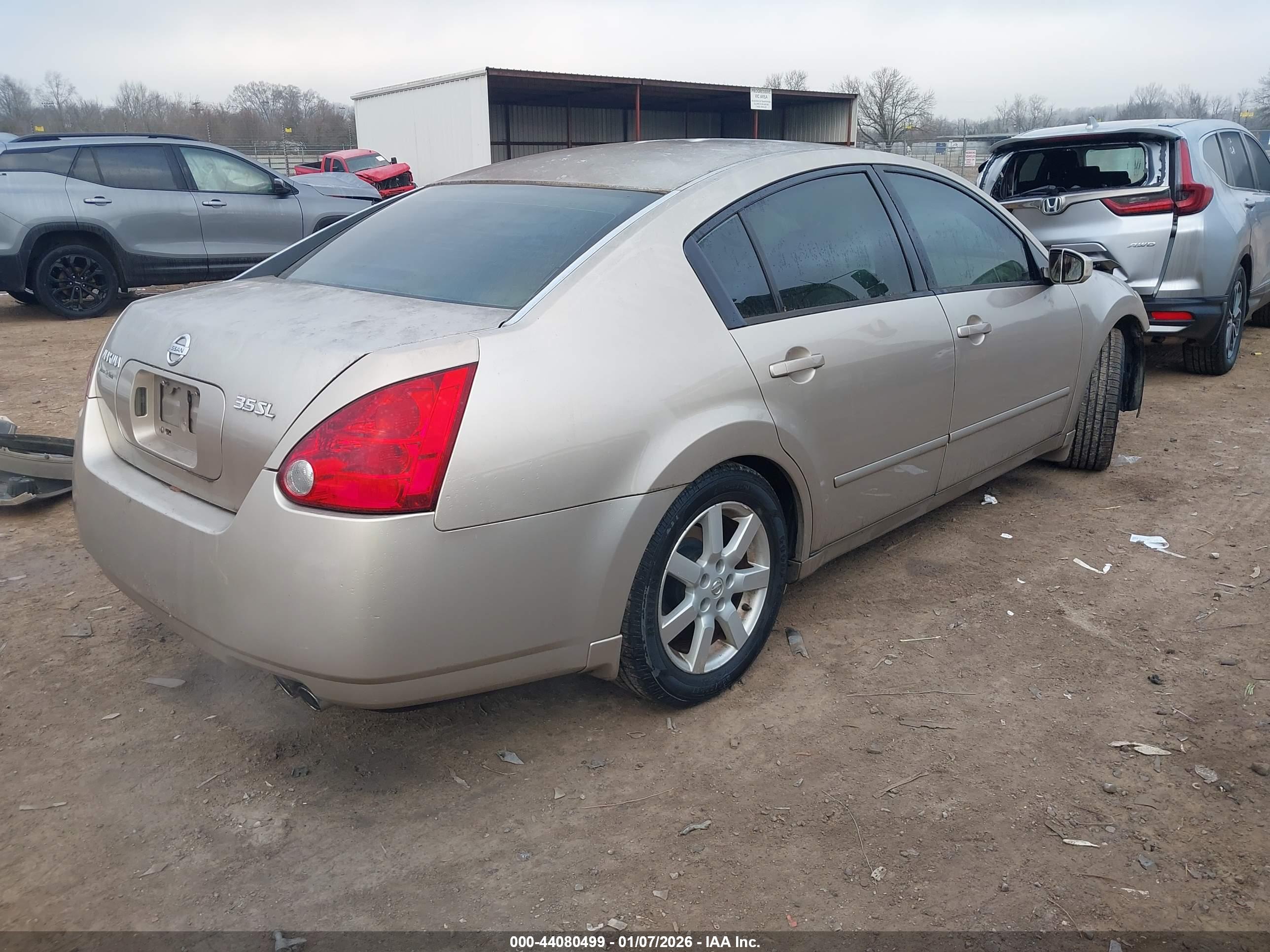 NISSAN MAXIMA image 4