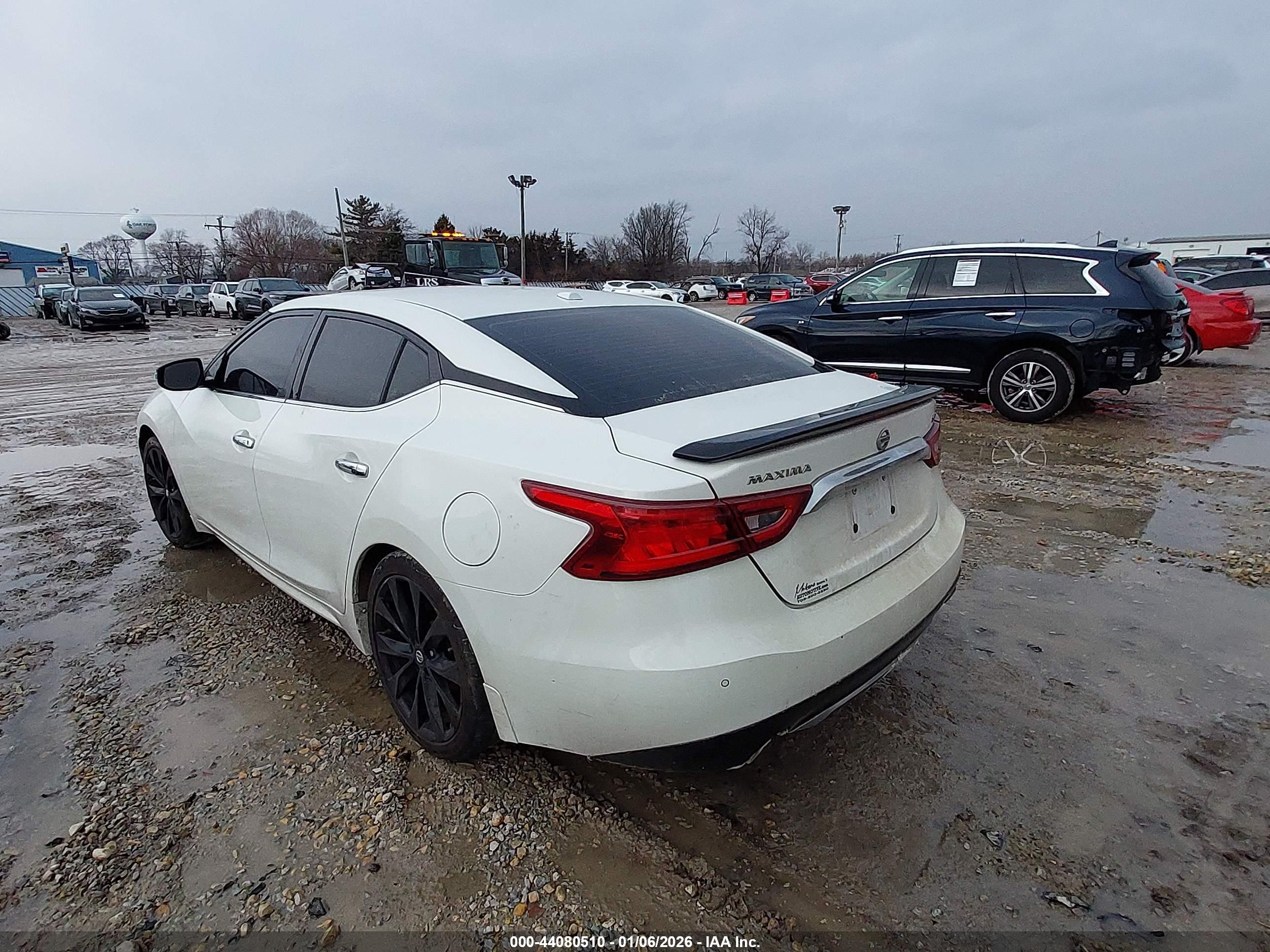 NISSAN MAXIMA image 3