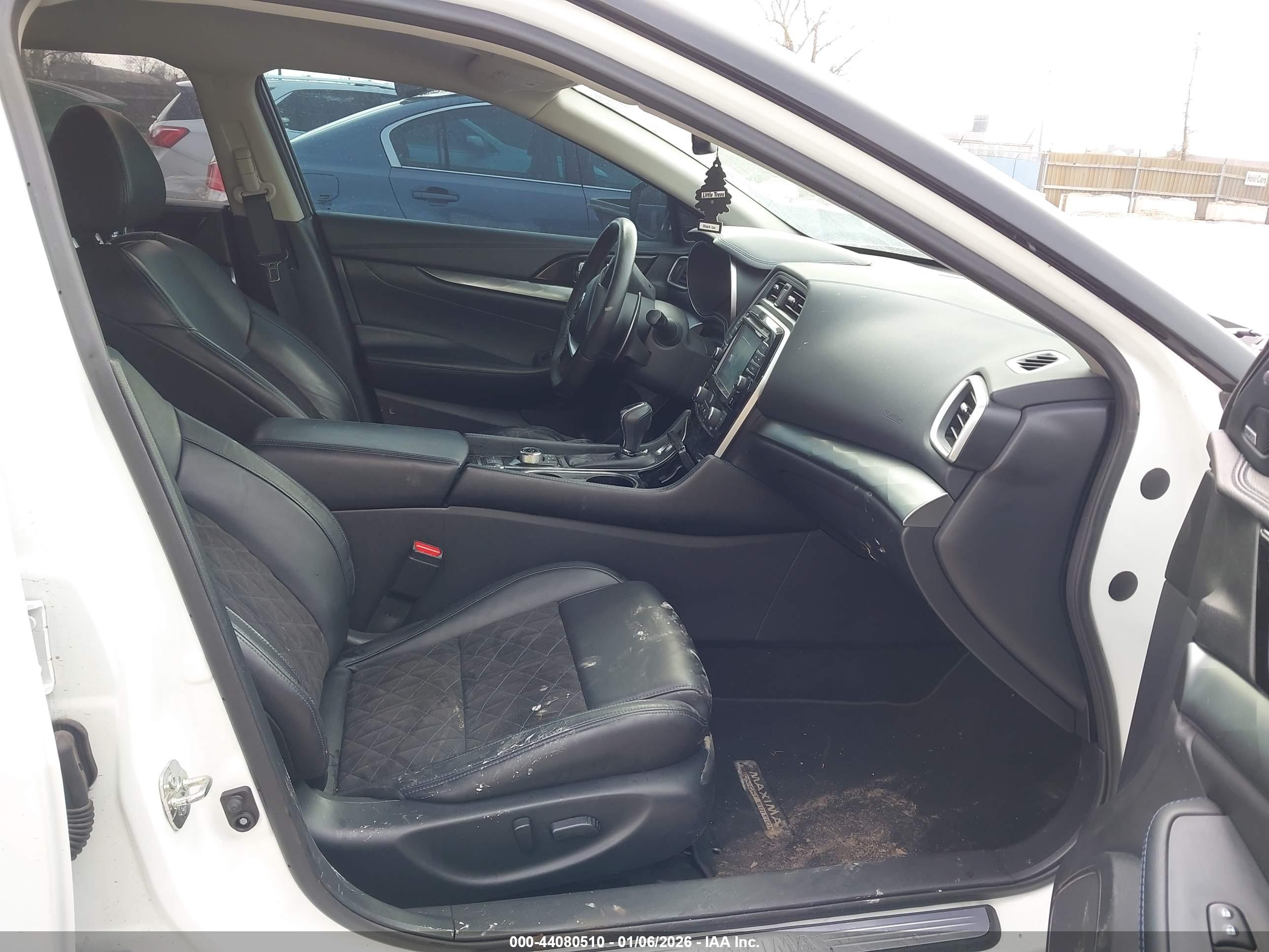 NISSAN MAXIMA image 5
