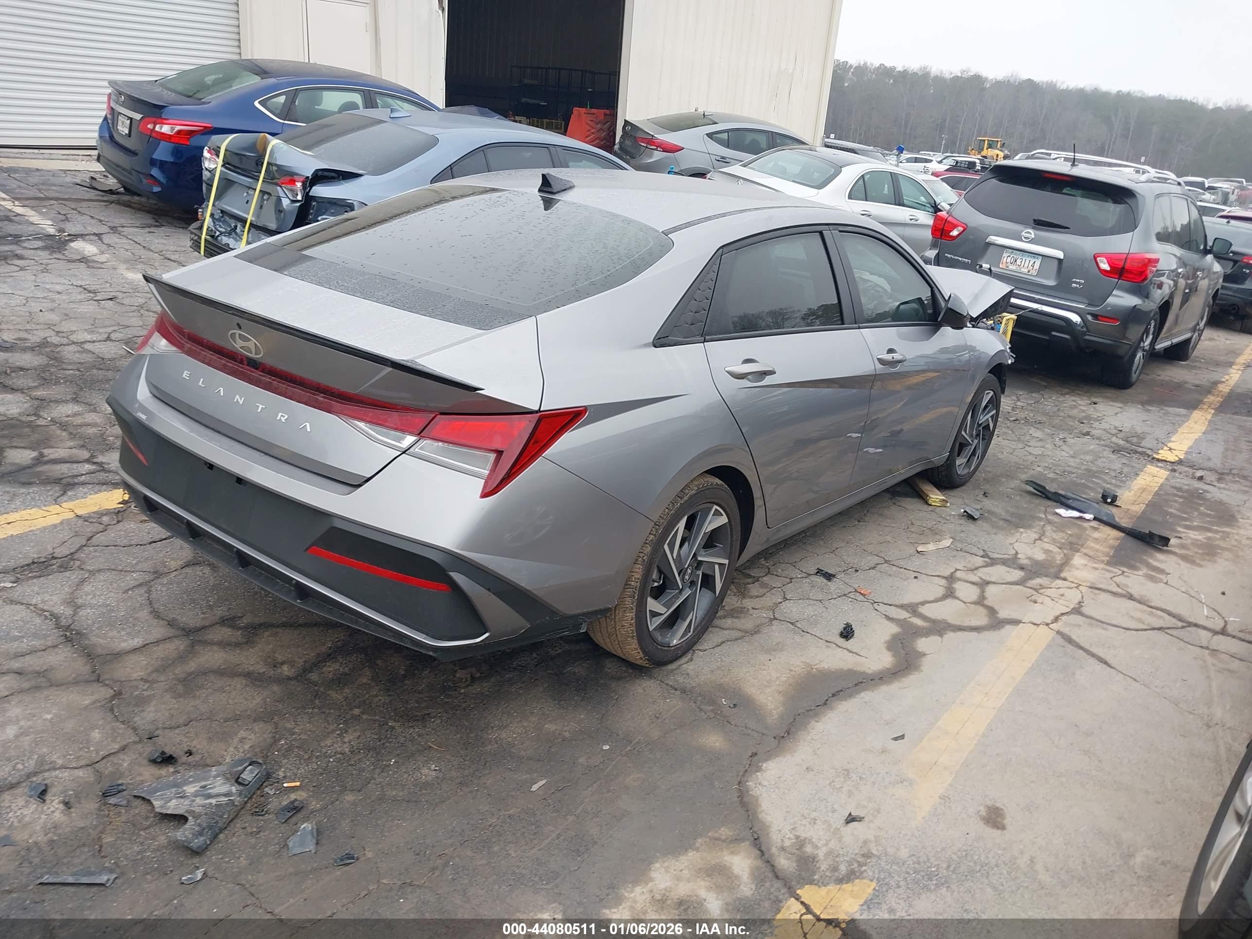 HYUNDAI ELANTRA image 4