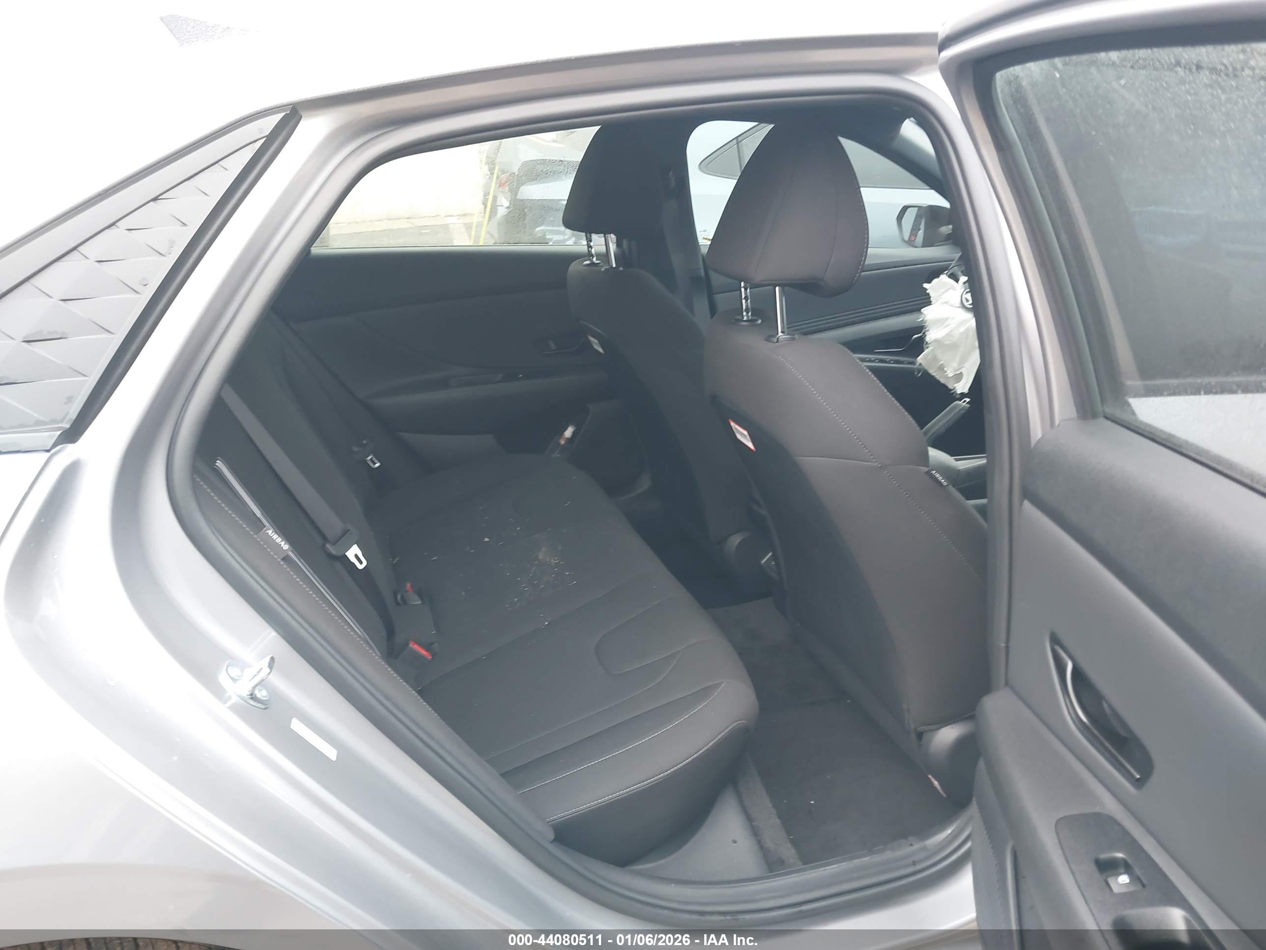 HYUNDAI ELANTRA image 8