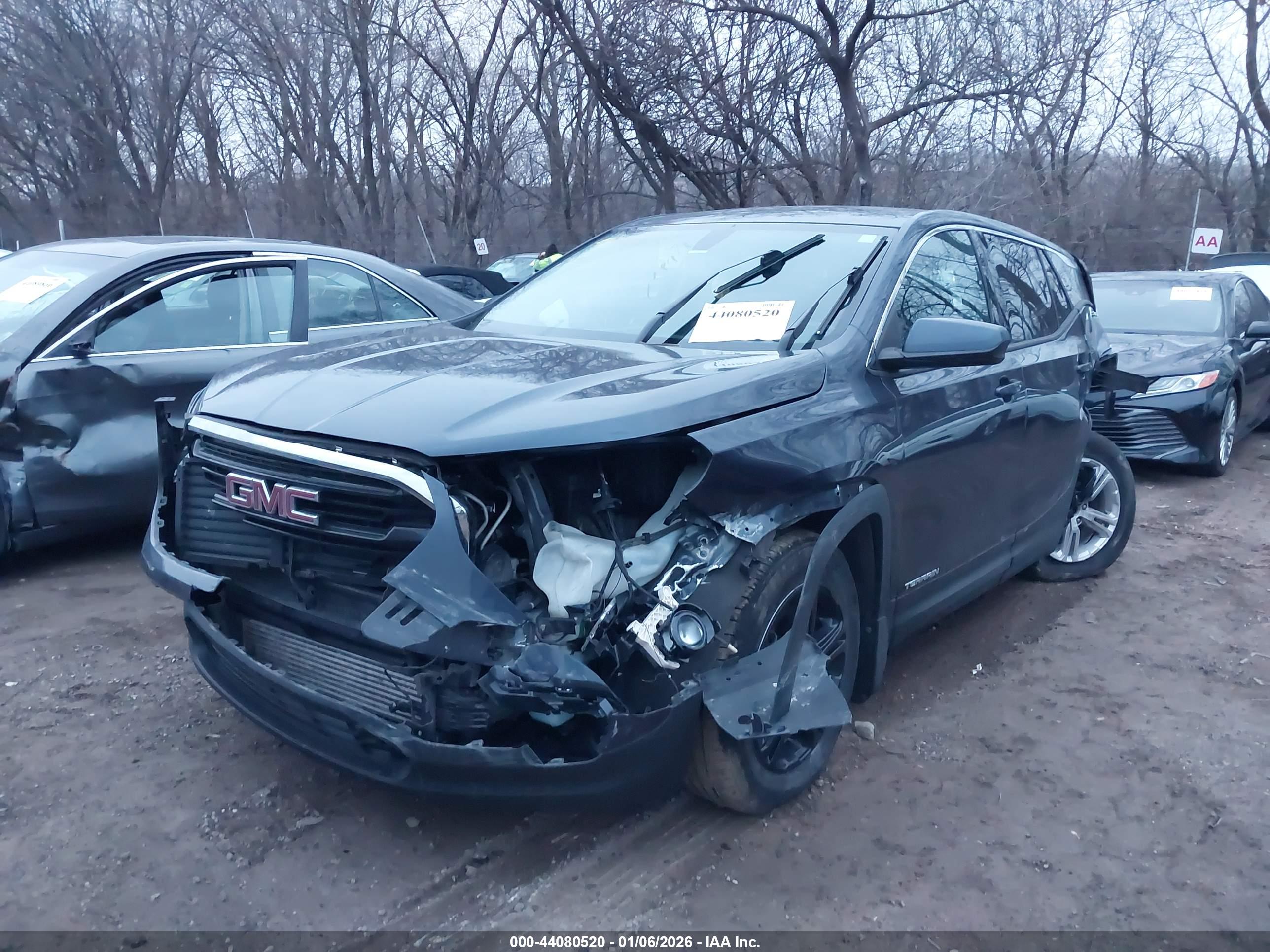 GMC TERRAIN image 2