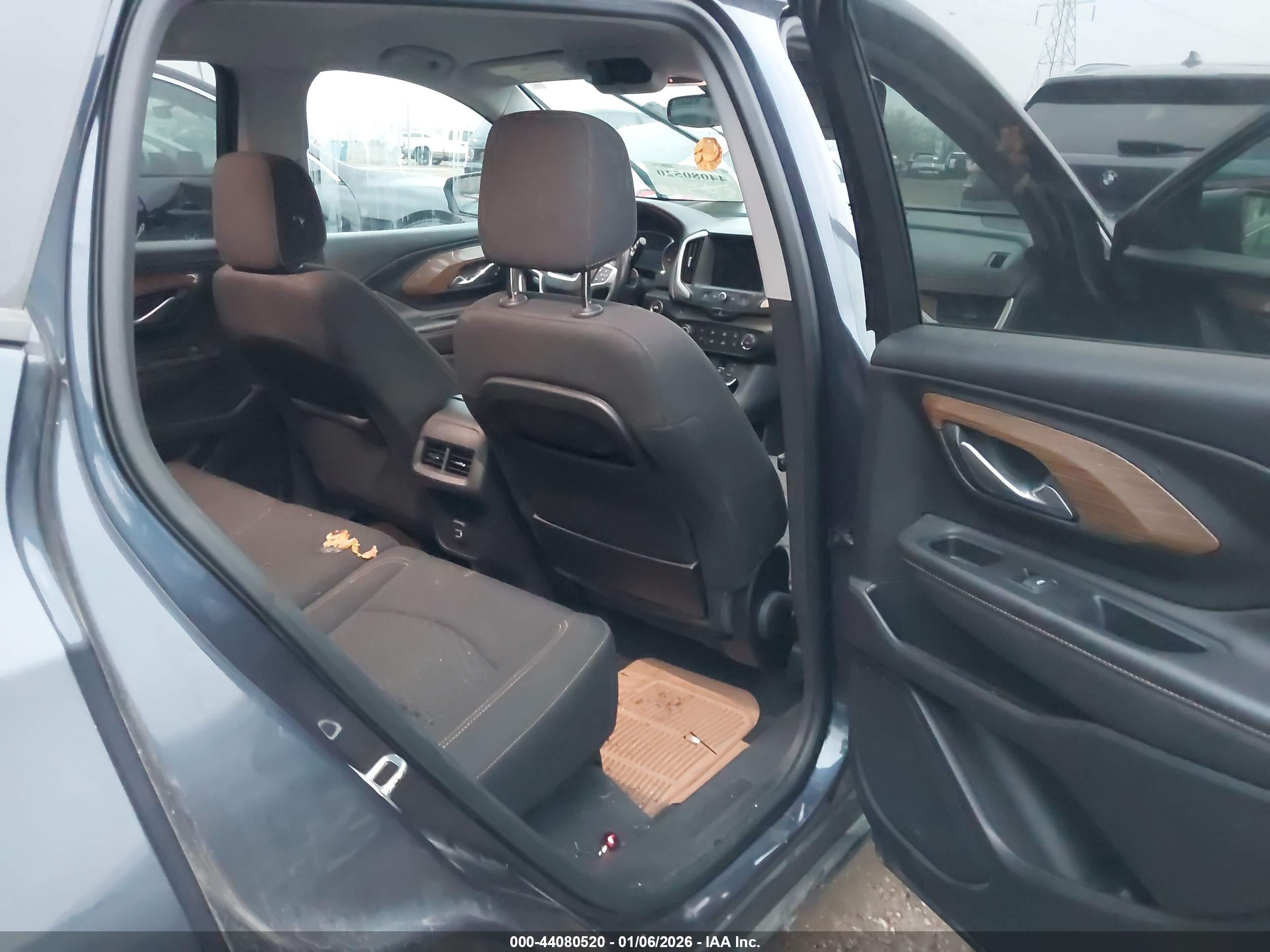 GMC TERRAIN image 8