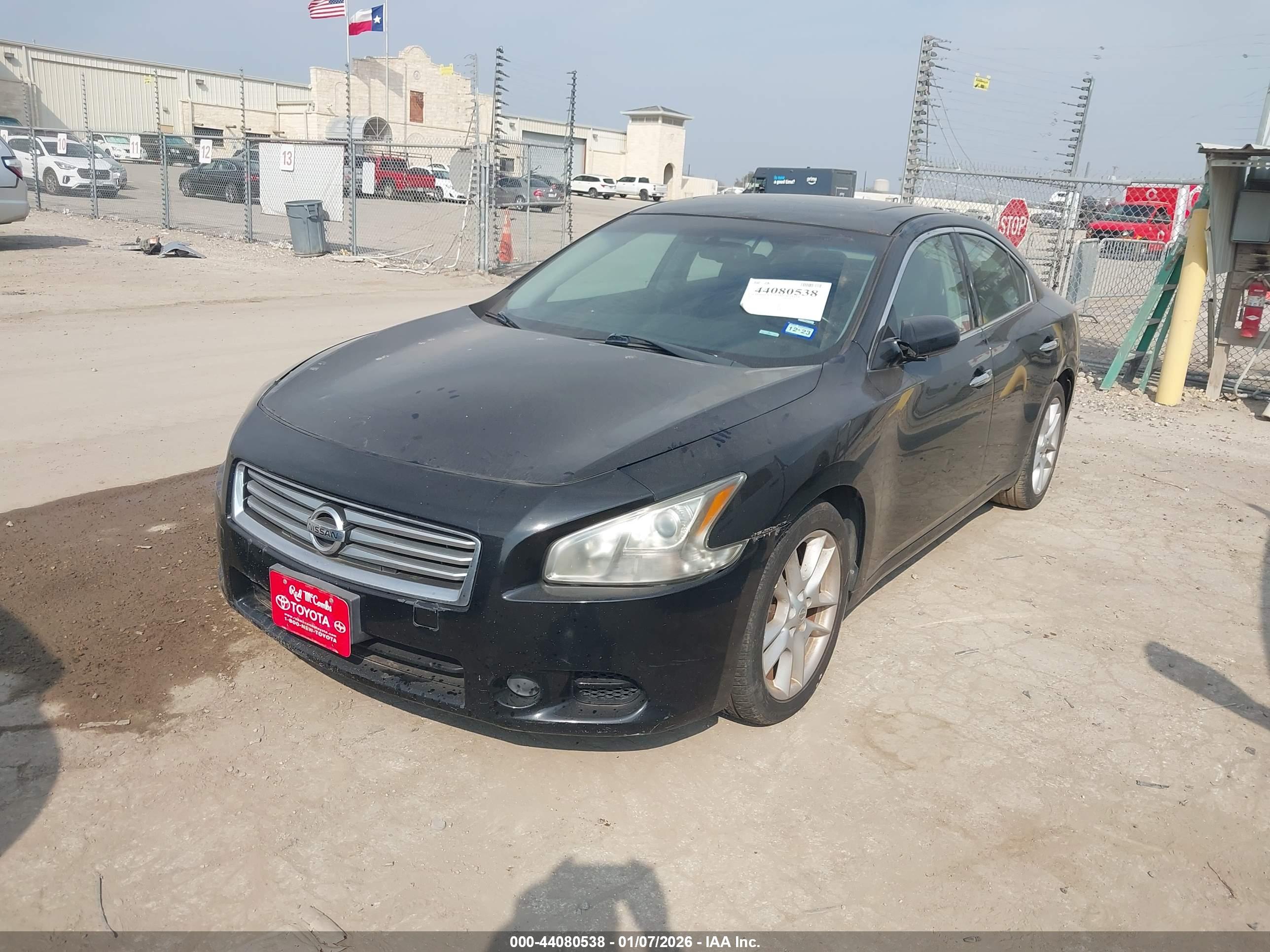NISSAN MAXIMA image 2