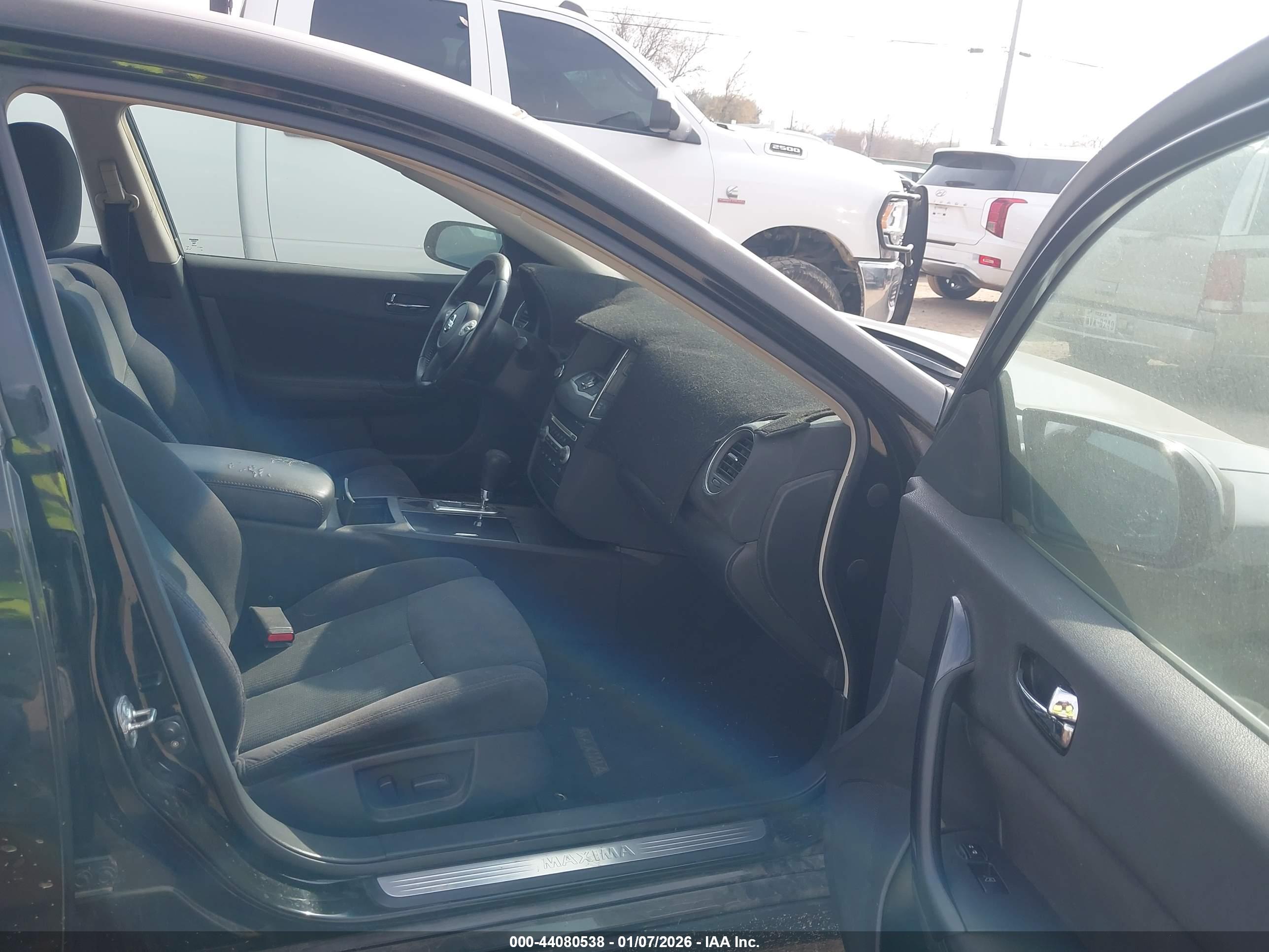 NISSAN MAXIMA image 5