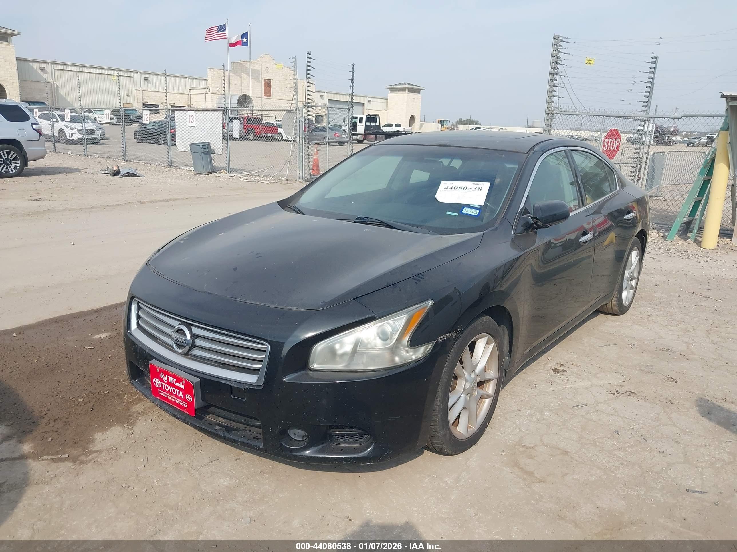 NISSAN MAXIMA image 6