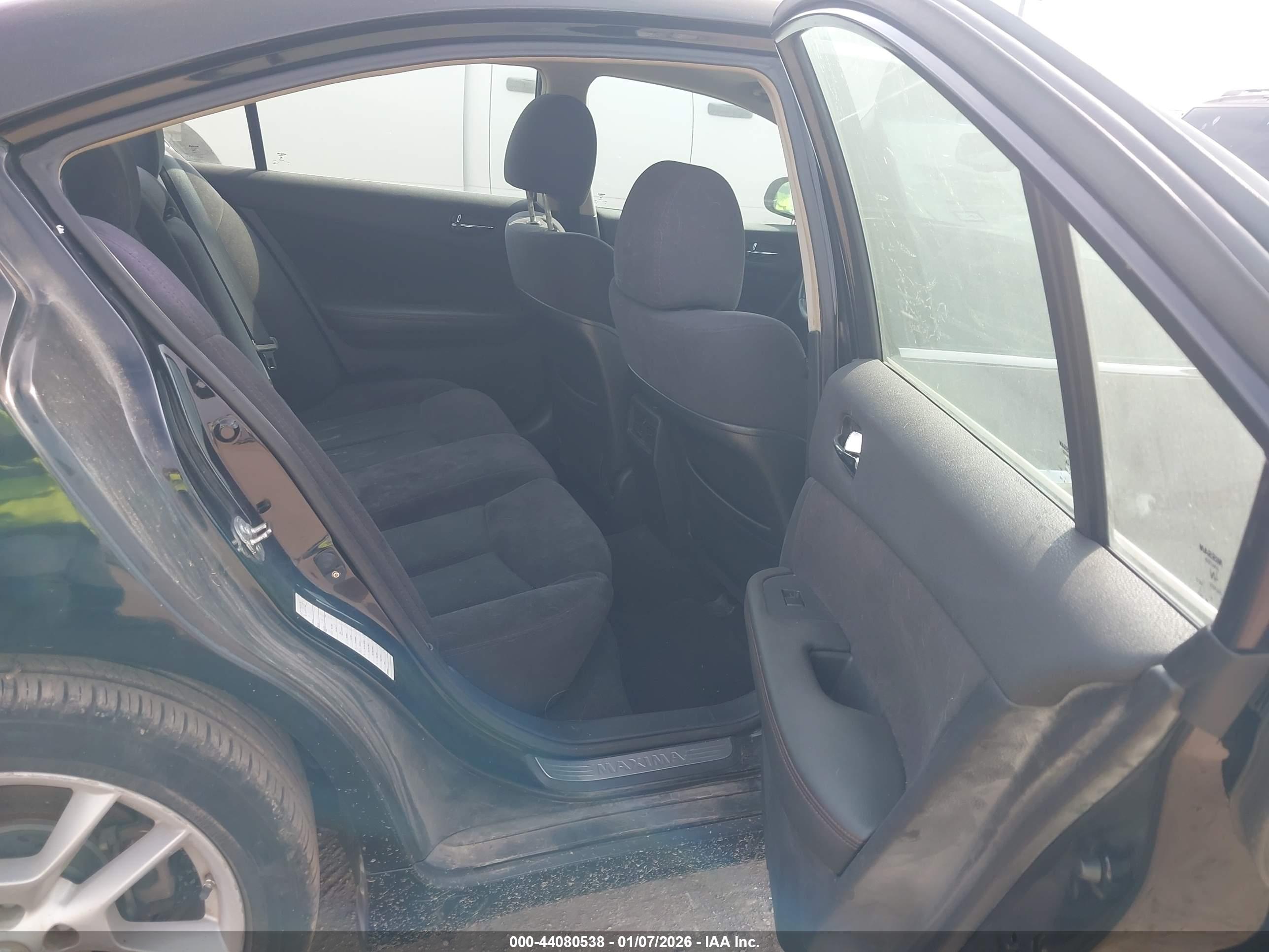NISSAN MAXIMA image 8