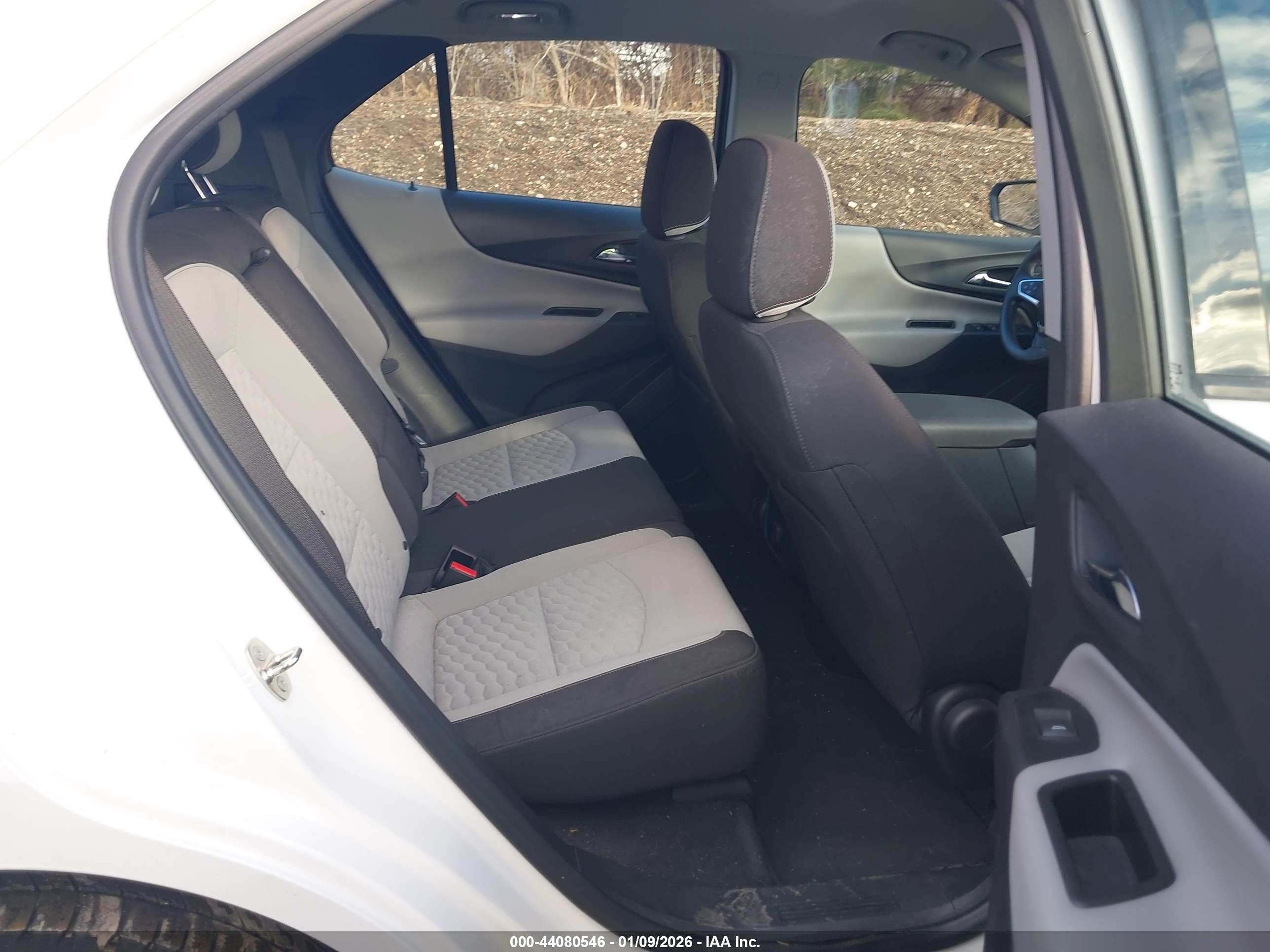 CHEVROLET EQUINOX image 8
