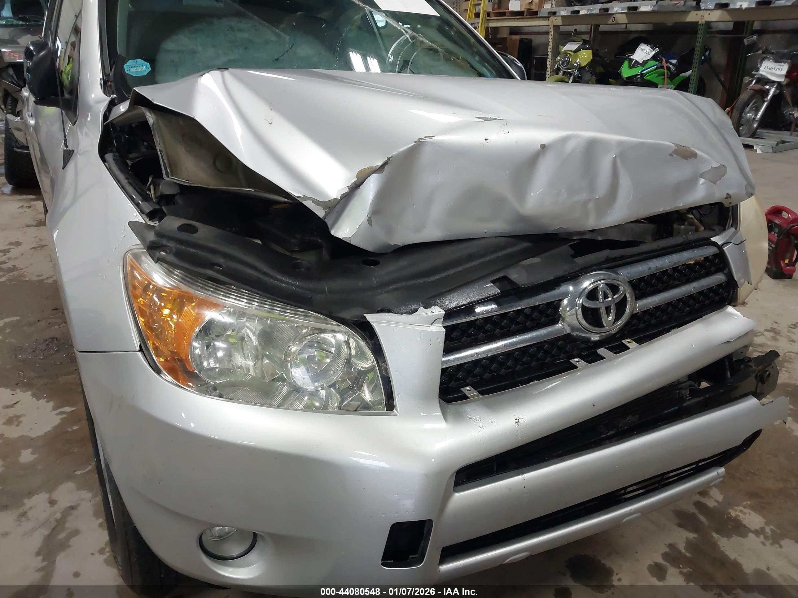 TOYOTA RAV4 image 6
