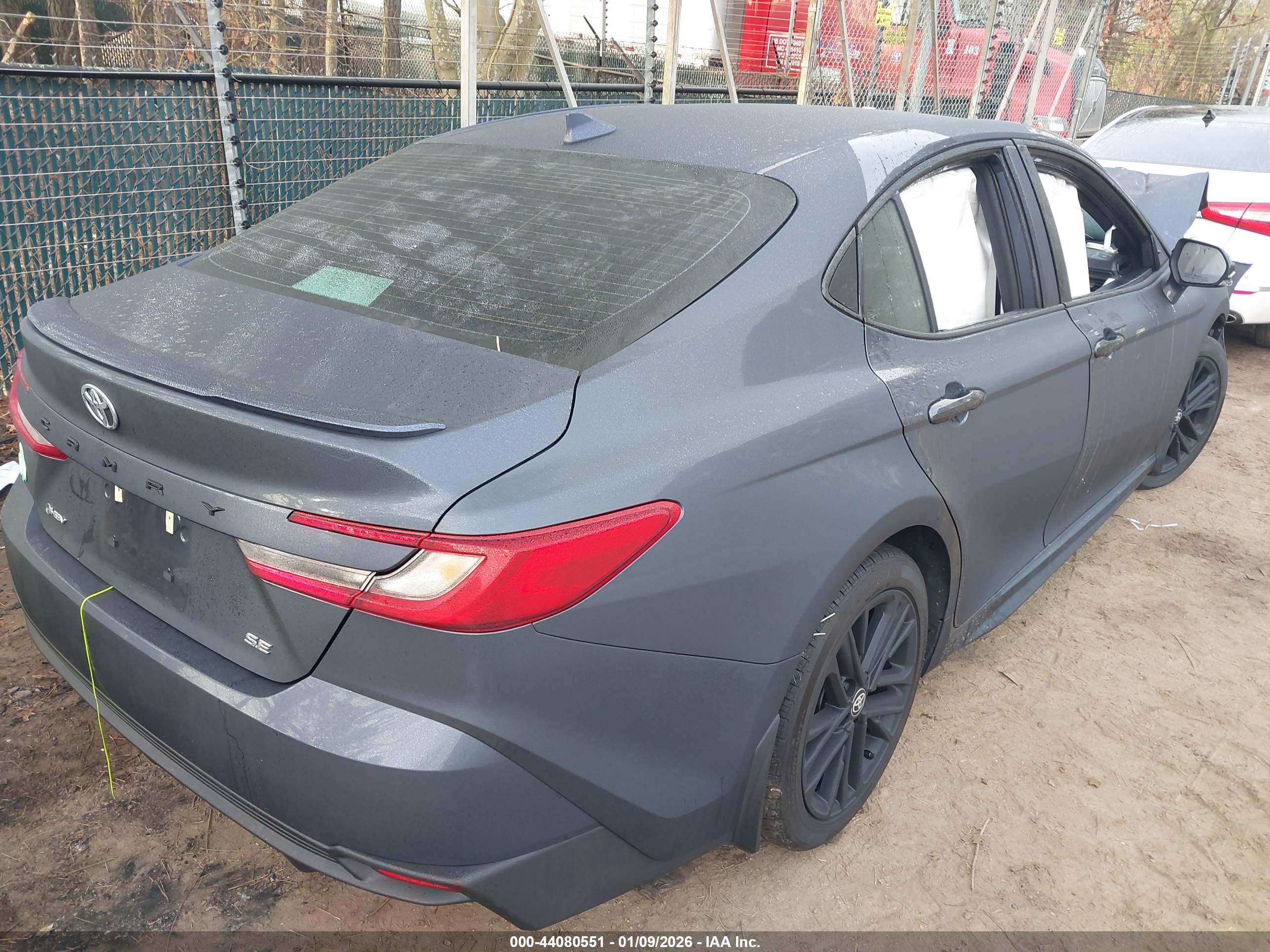 TOYOTA CAMRY image 4