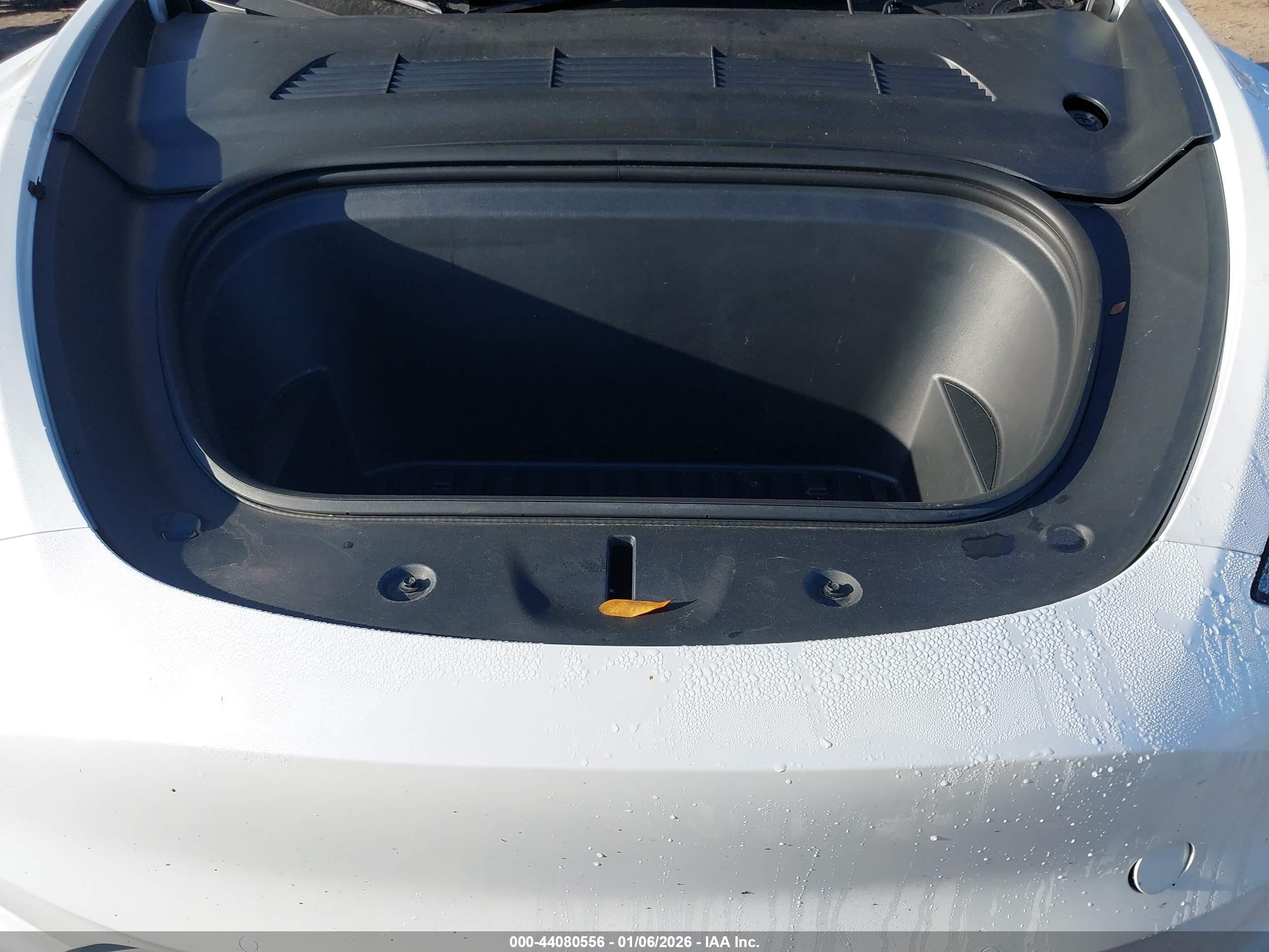 TESLA MODEL image 10