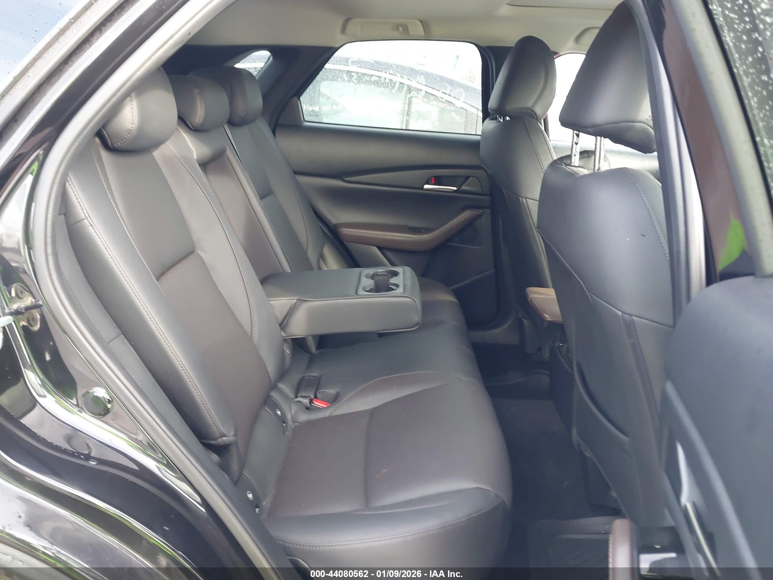 MAZDA CX-30 image 8