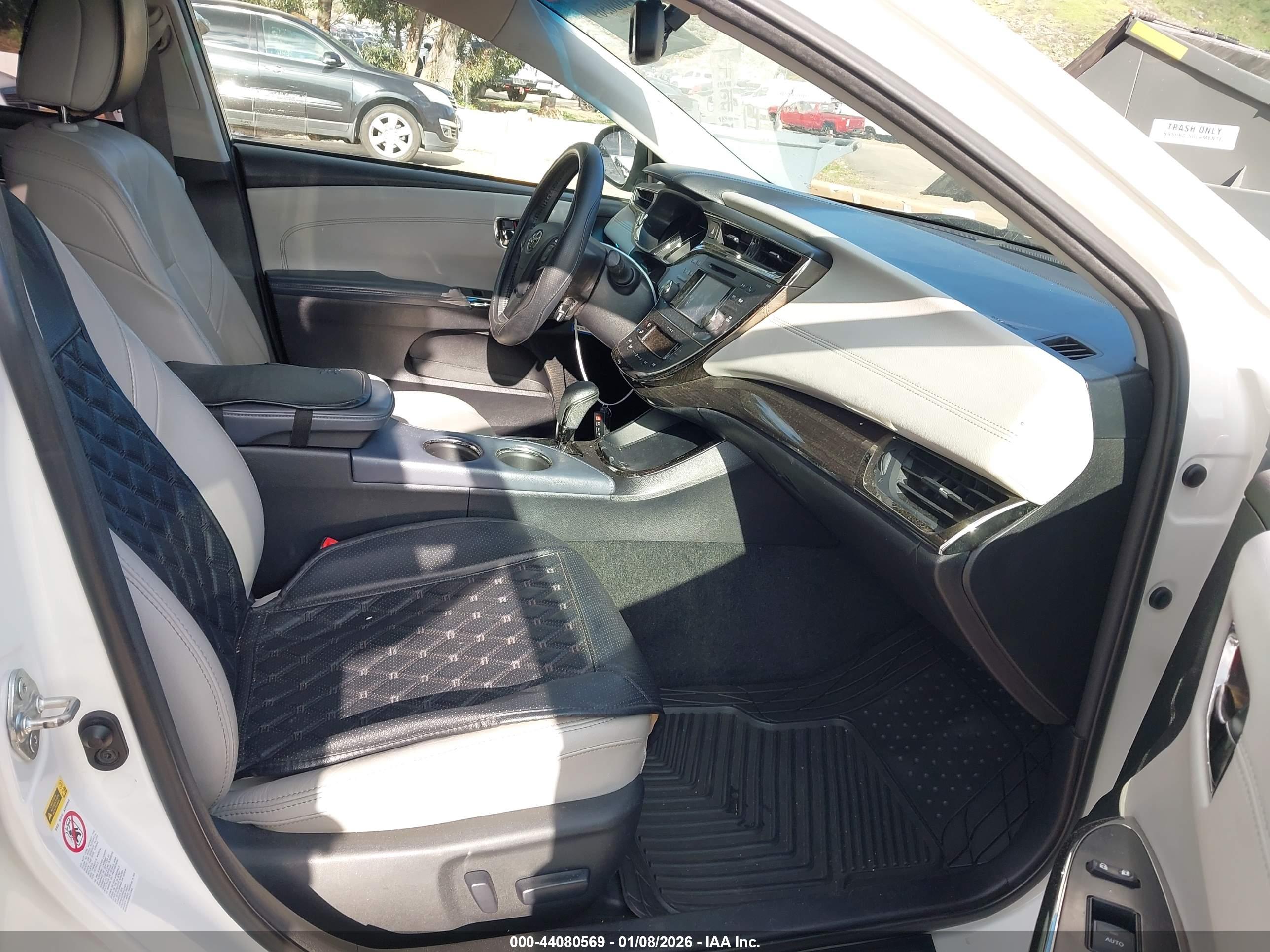 TOYOTA AVALON image 5
