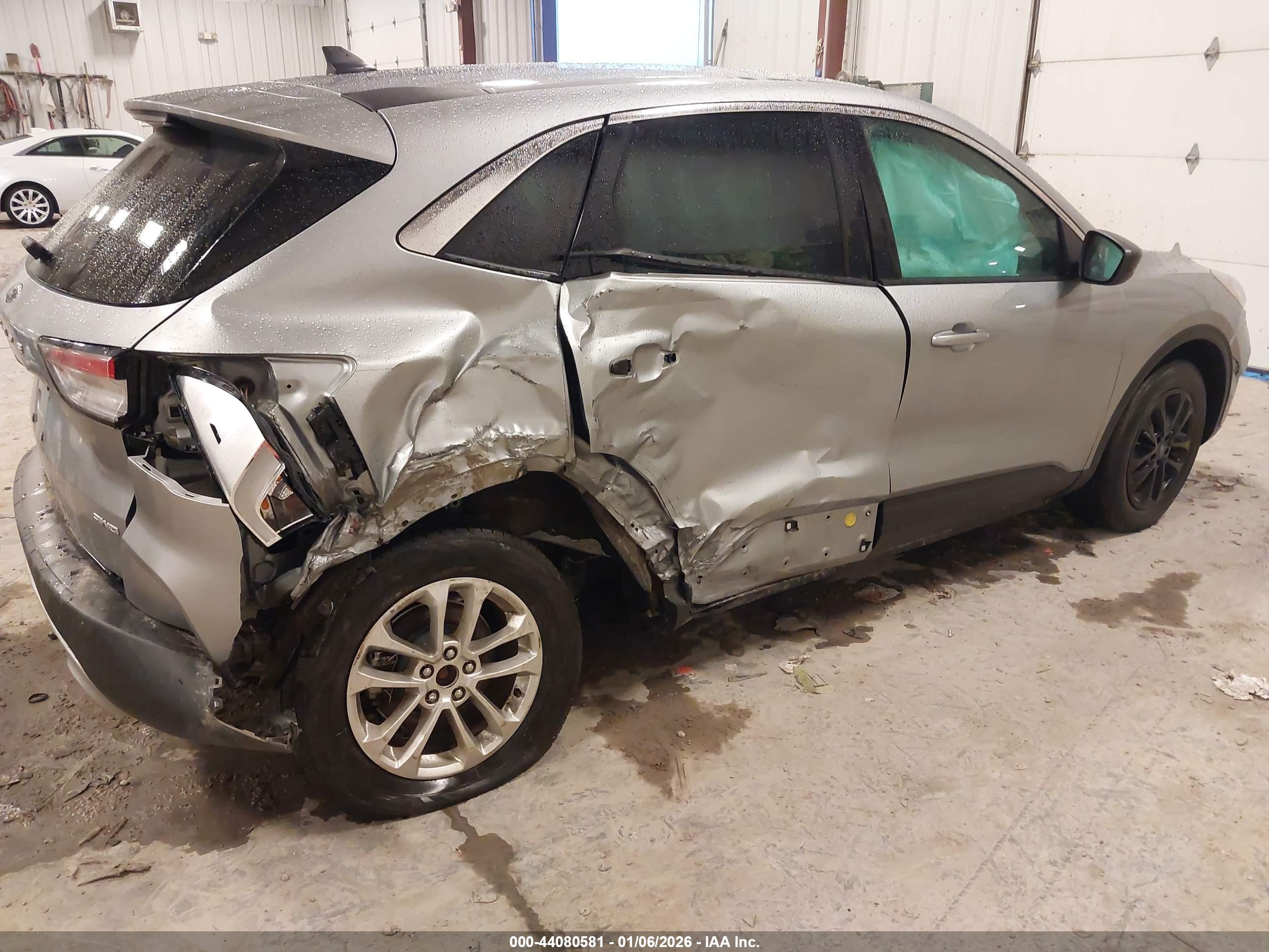 FORD ESCAPE image 4