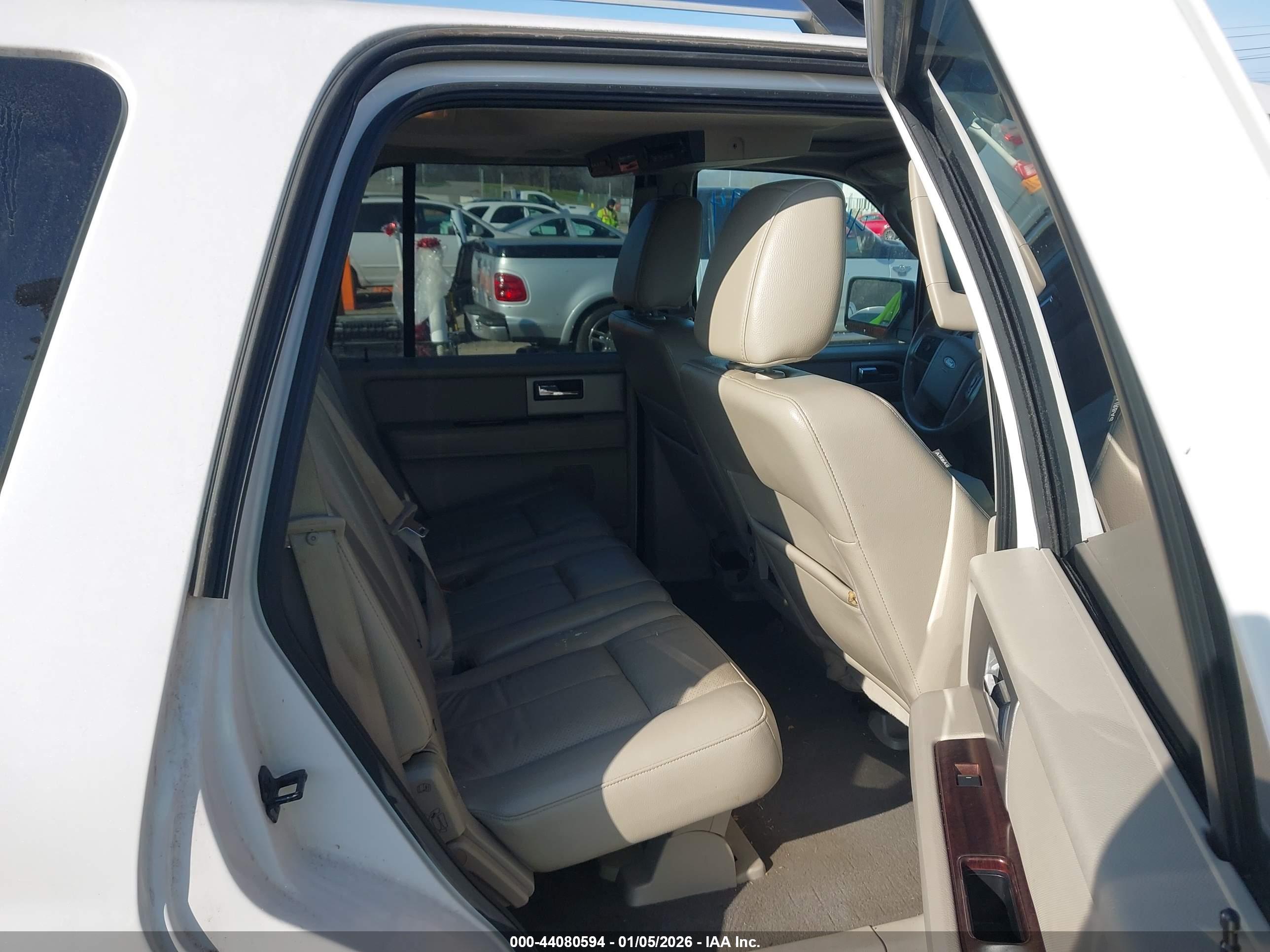 FORD EXPEDITION image 8