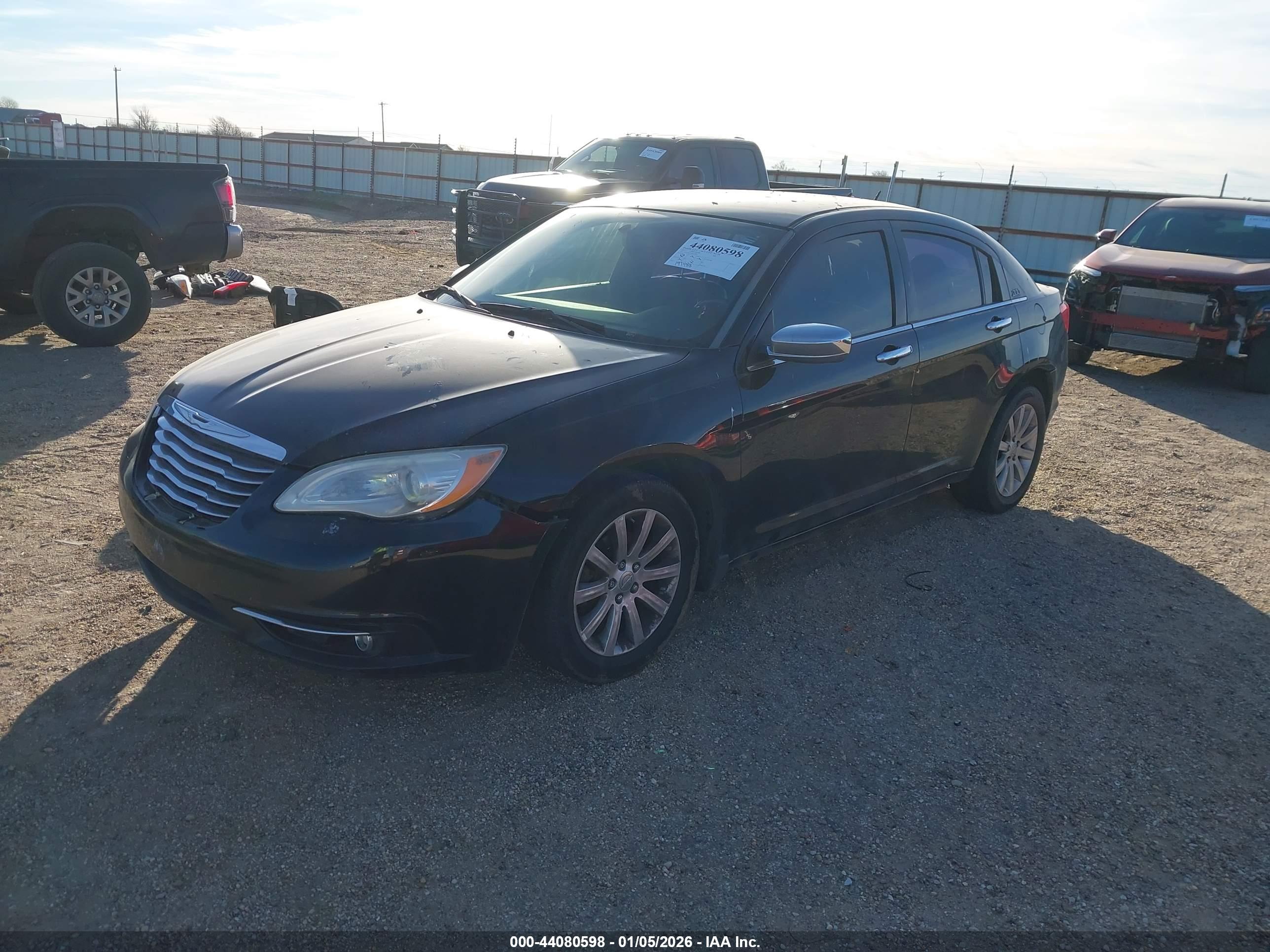 CHRYSLER 200 image 2