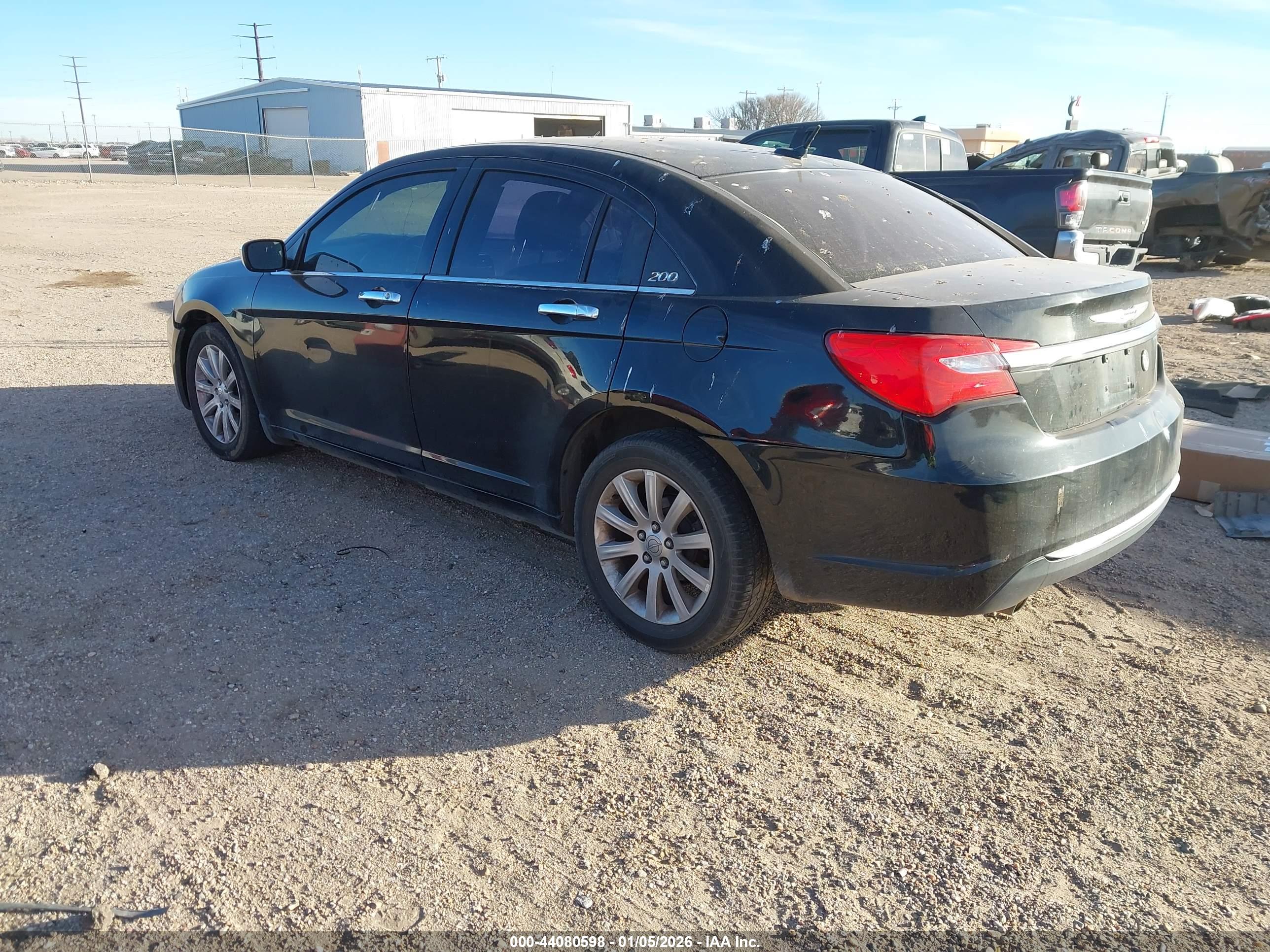 CHRYSLER 200 image 3