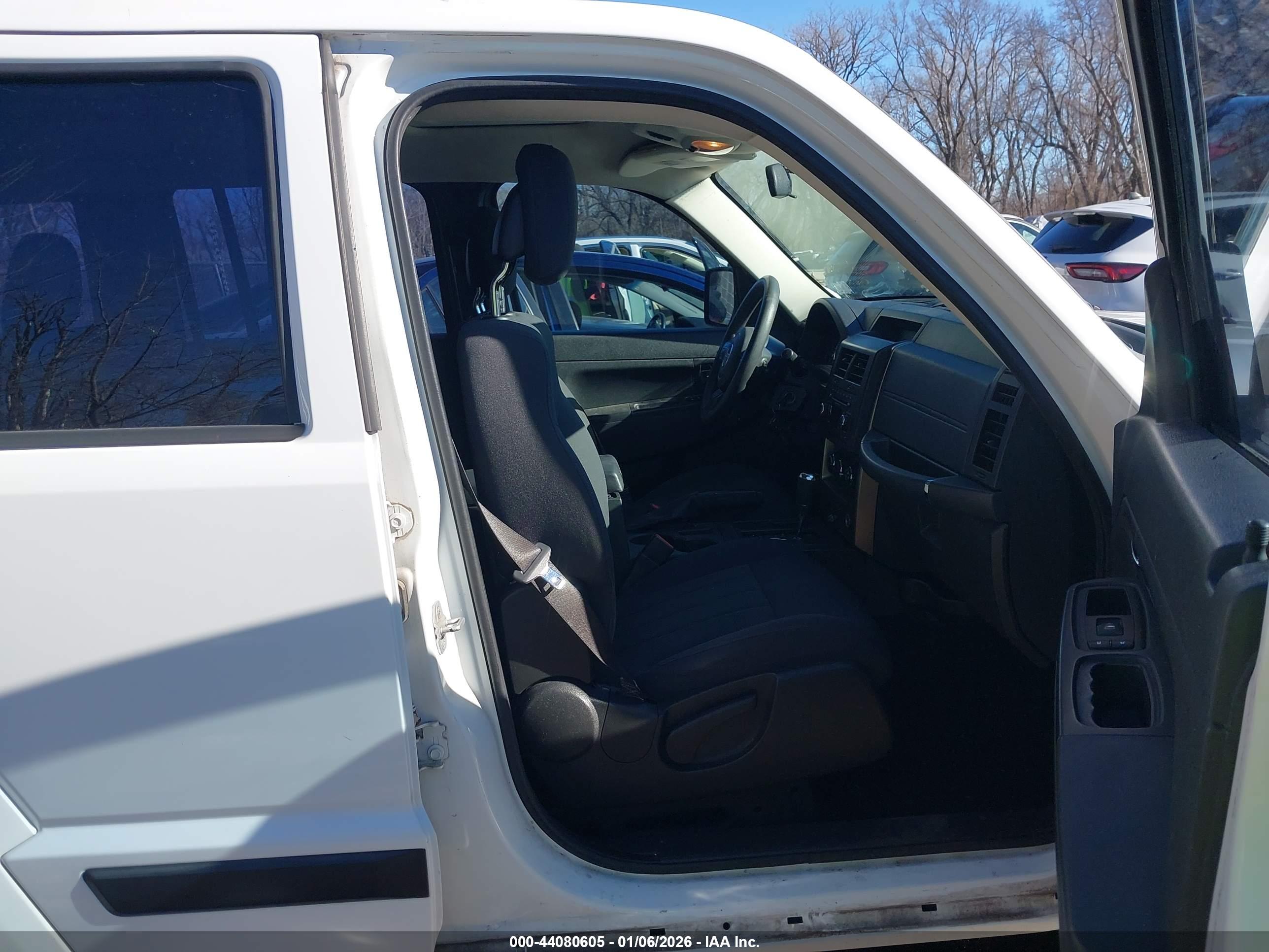 JEEP LIBERTY image 5