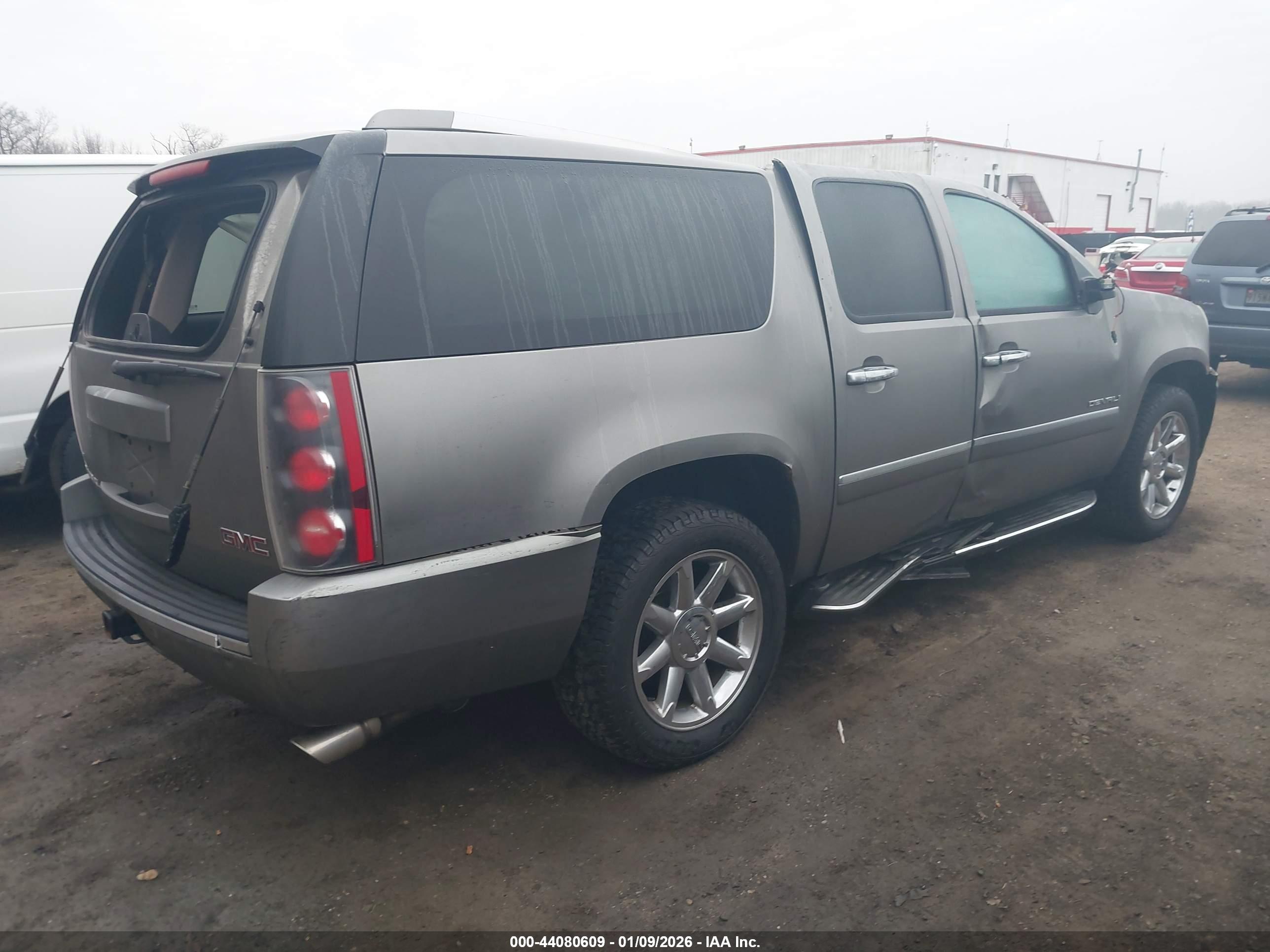 GMC YUKON image 4