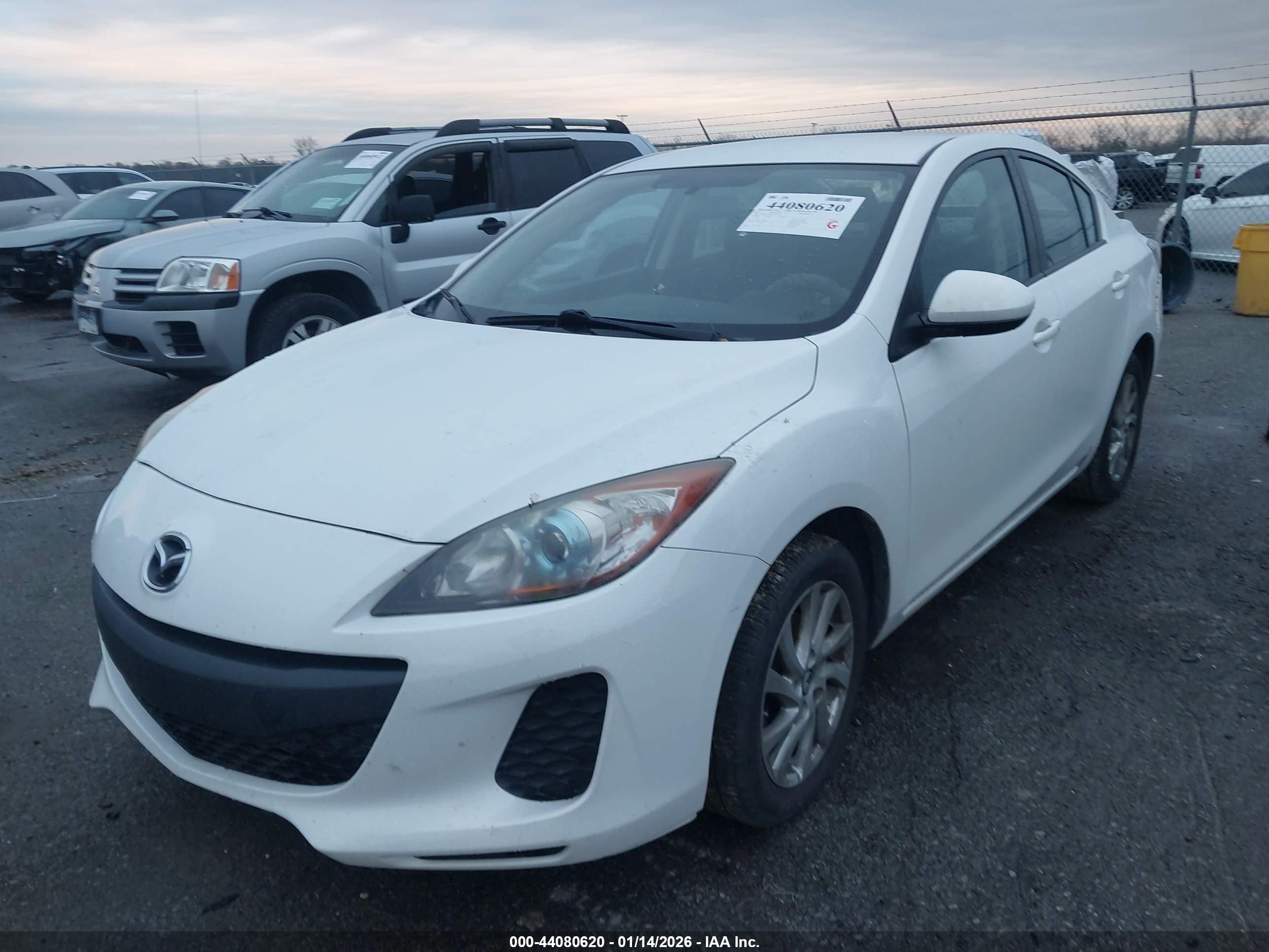 MAZDA MAZDA3 image 2