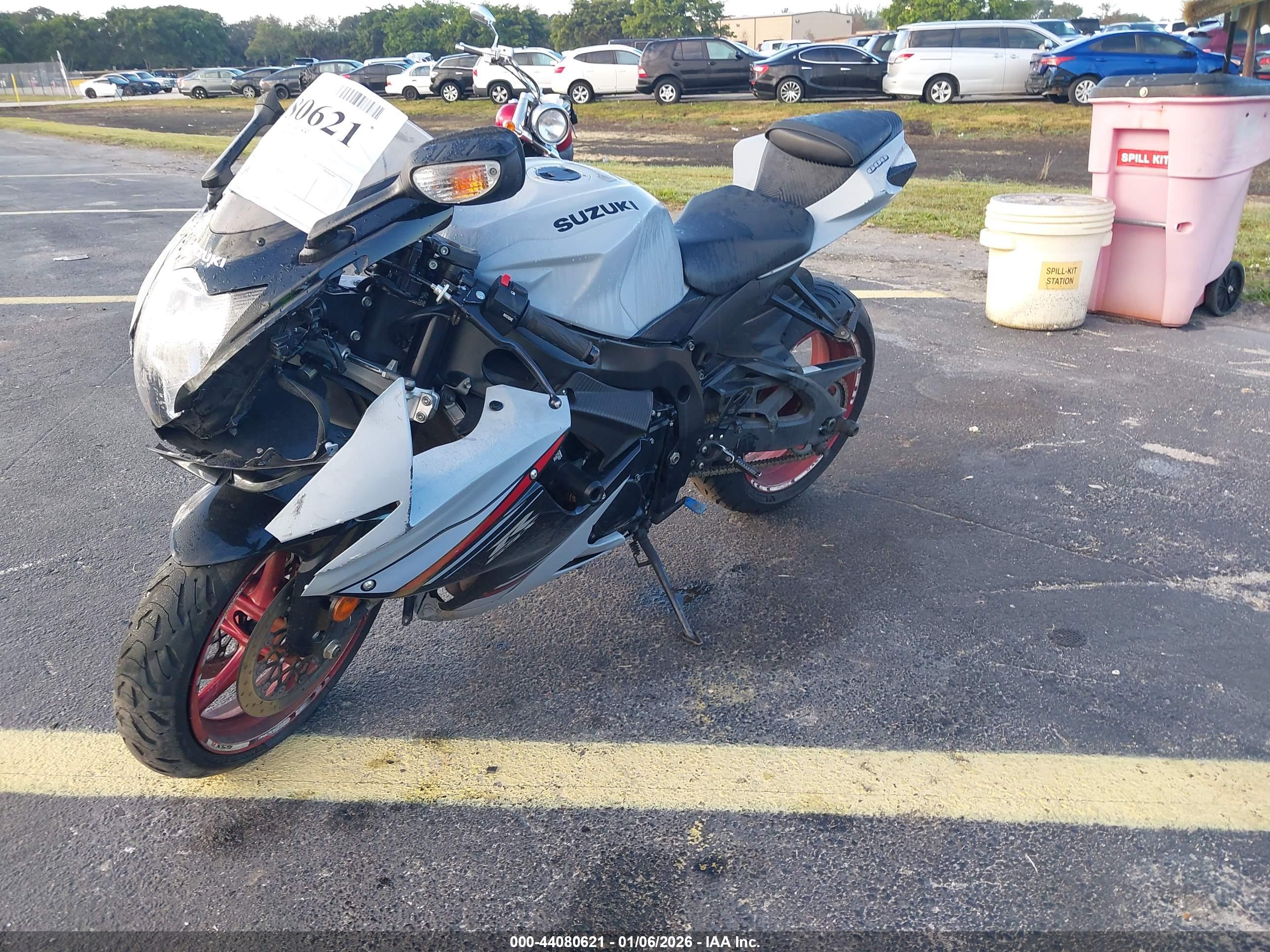 SUZUKI GSX-R600 image 2