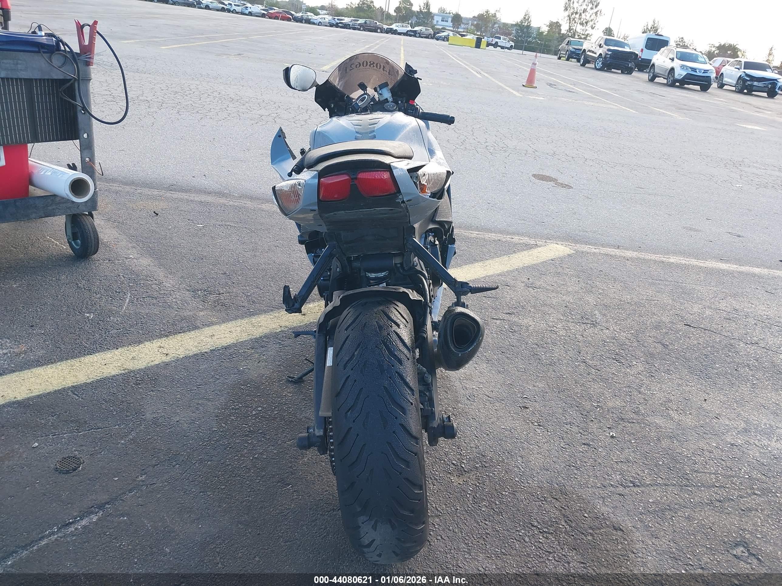 SUZUKI GSX-R600 image 6