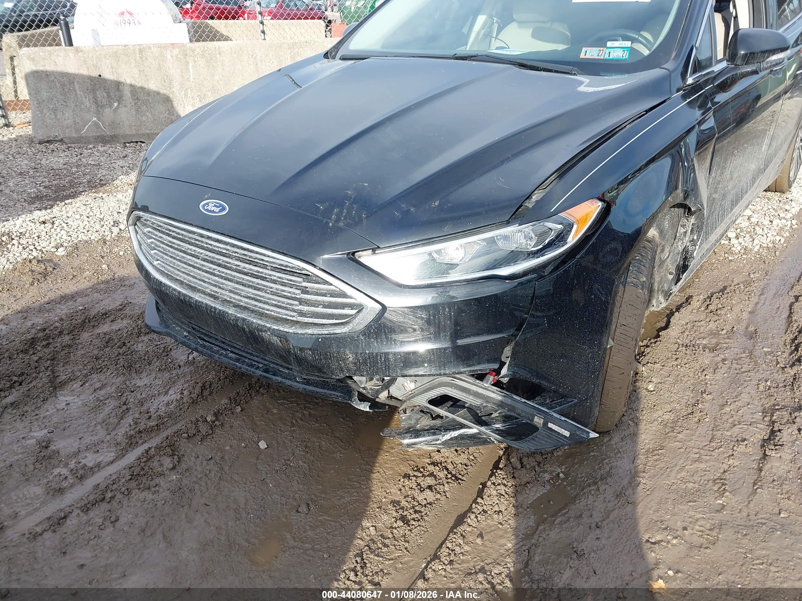 FORD FUSION image 6