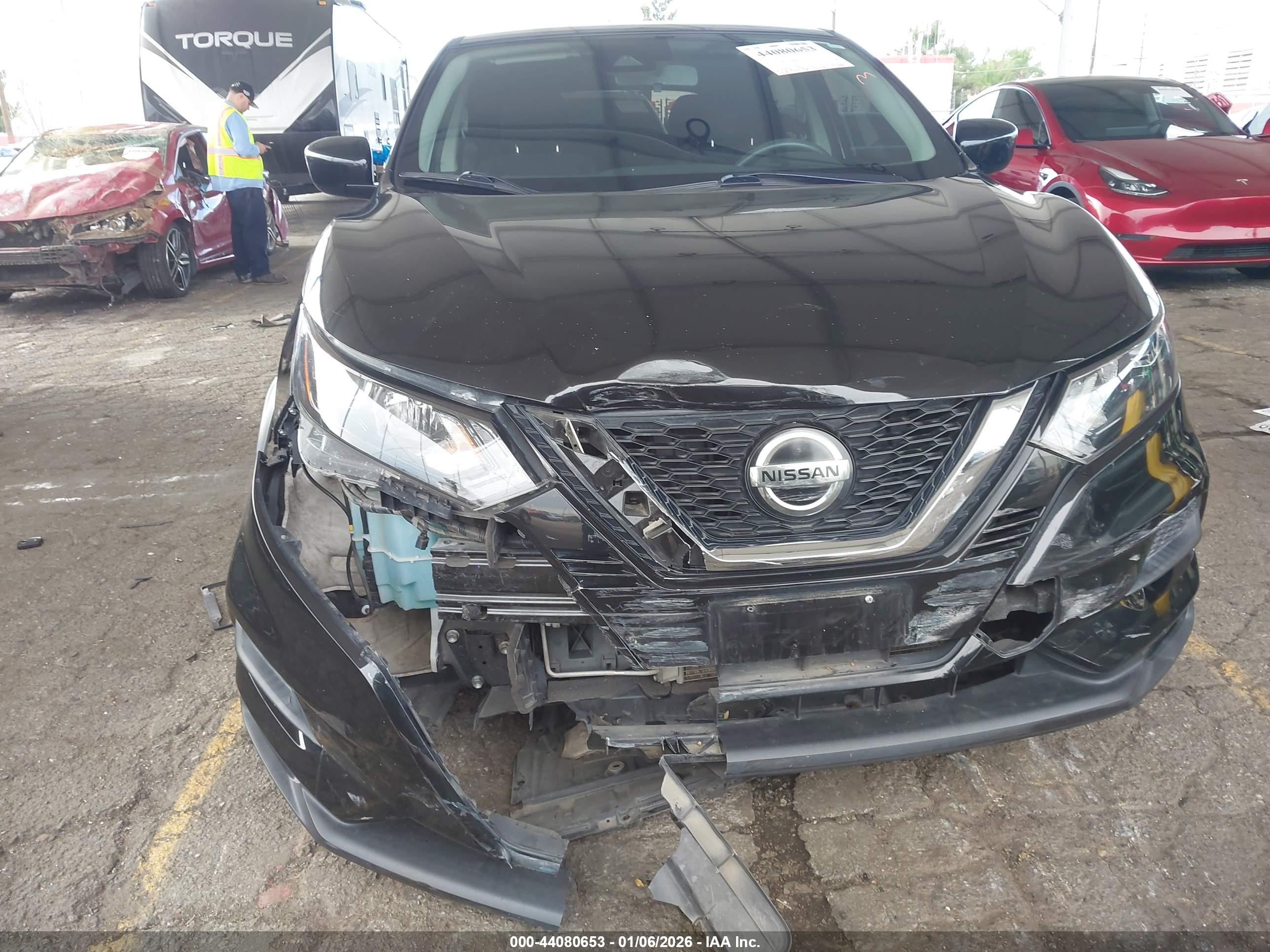 NISSAN ROGUE image 6