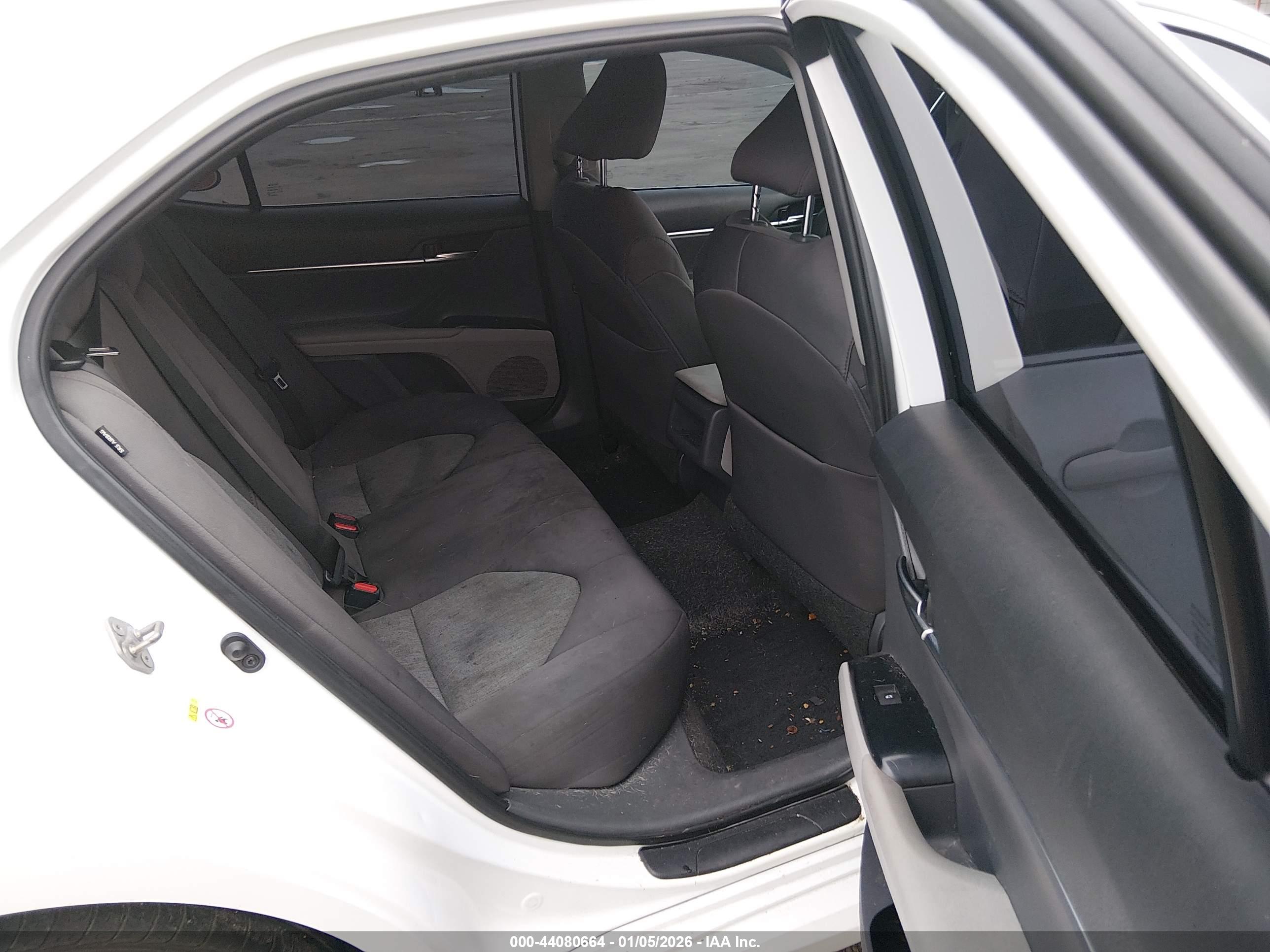 TOYOTA CAMRY image 8