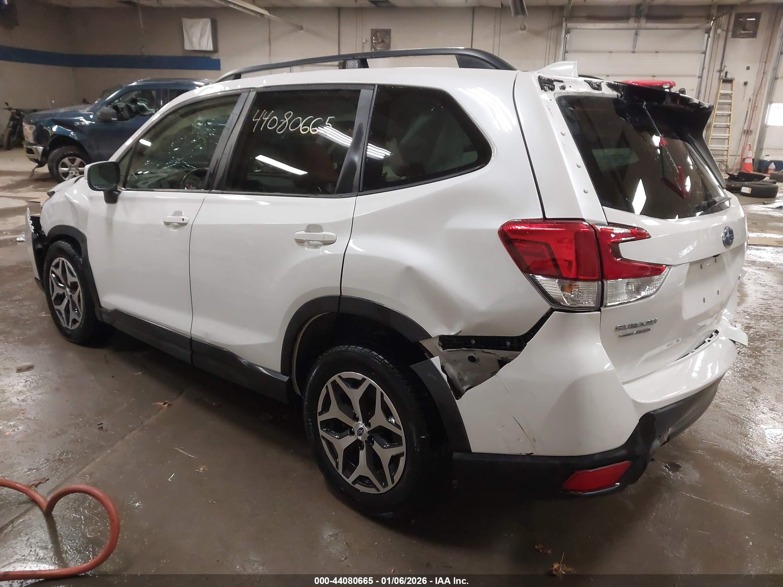 SUBARU FORESTER image 3