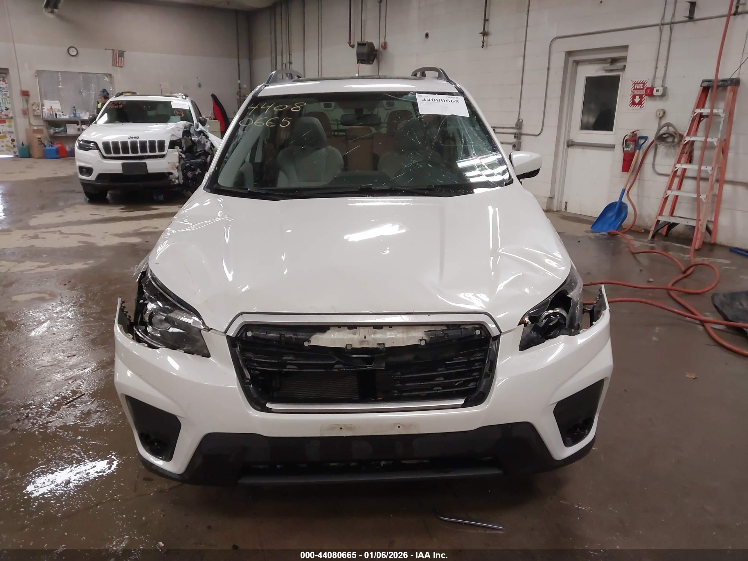 SUBARU FORESTER image 6