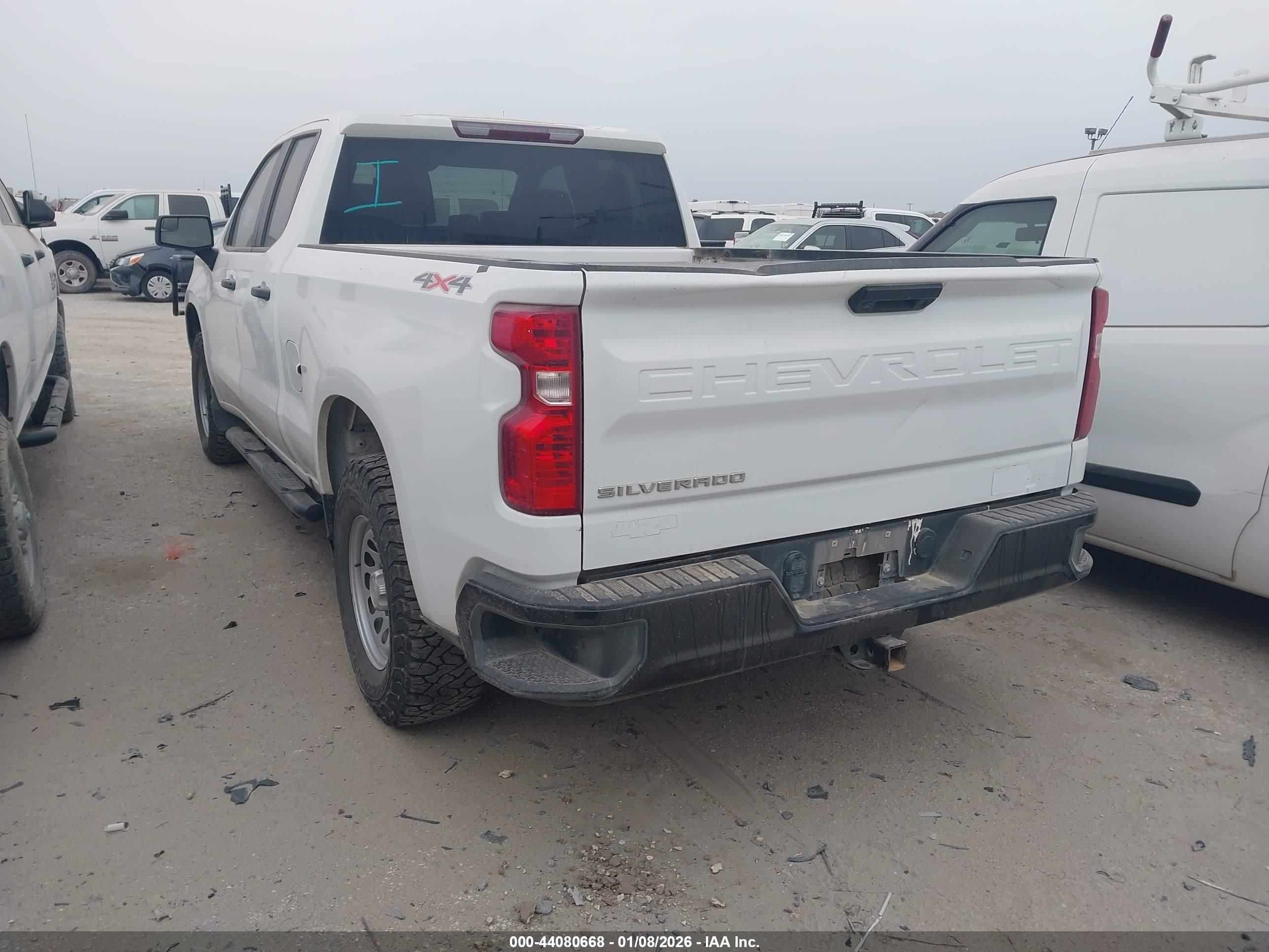 CHEVROLET SILVERADO image 3