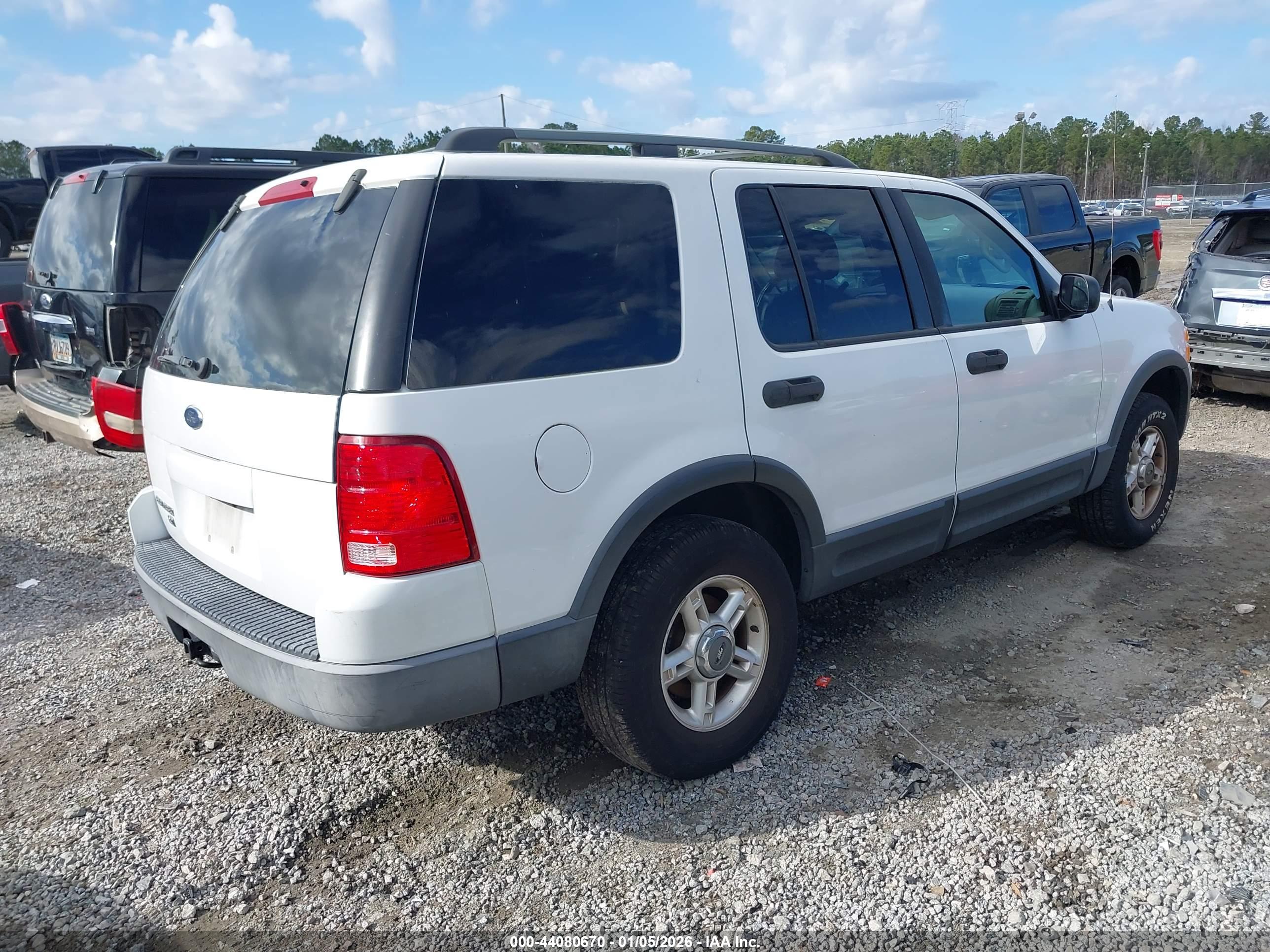 FORD EXPLORER image 4
