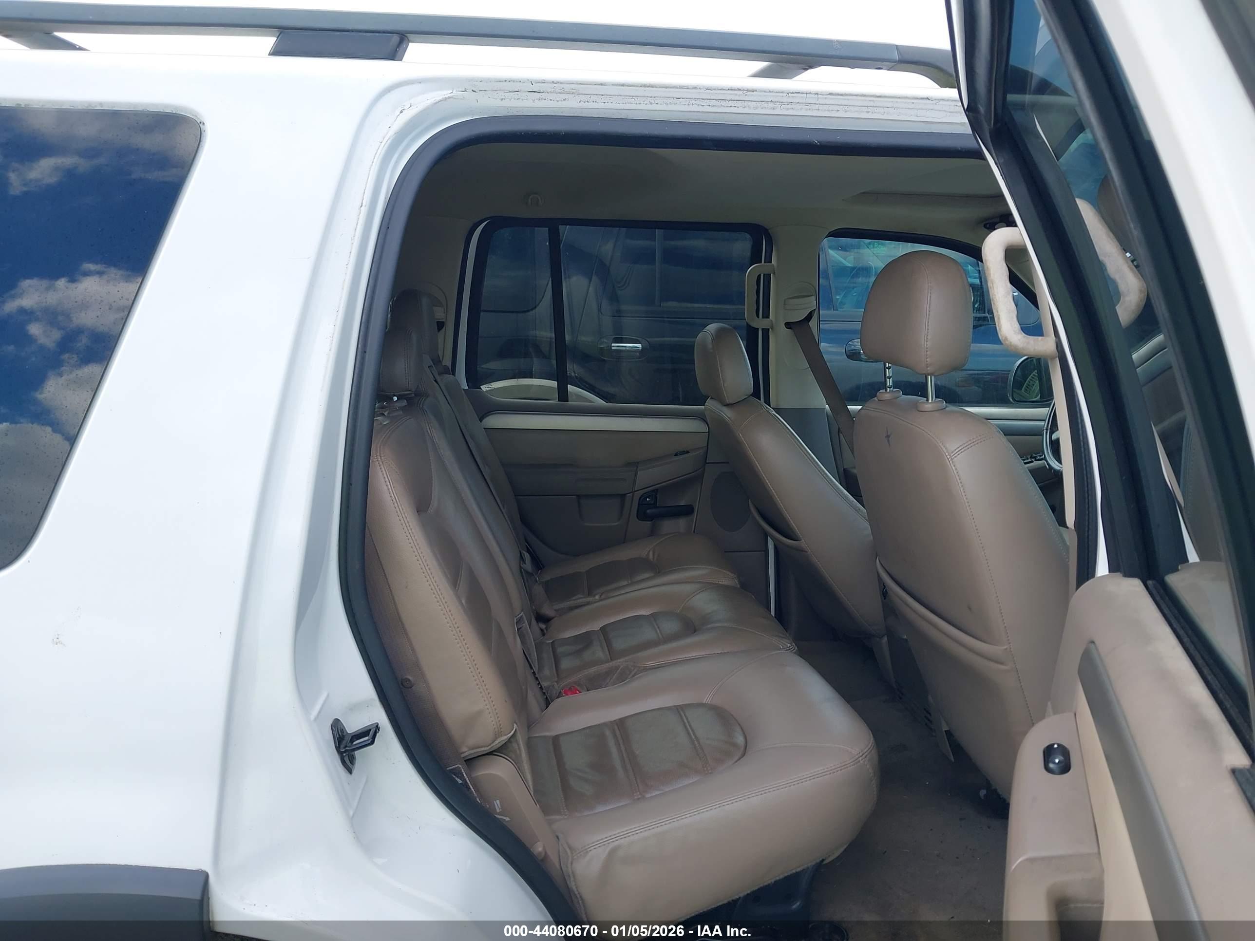 FORD EXPLORER image 8