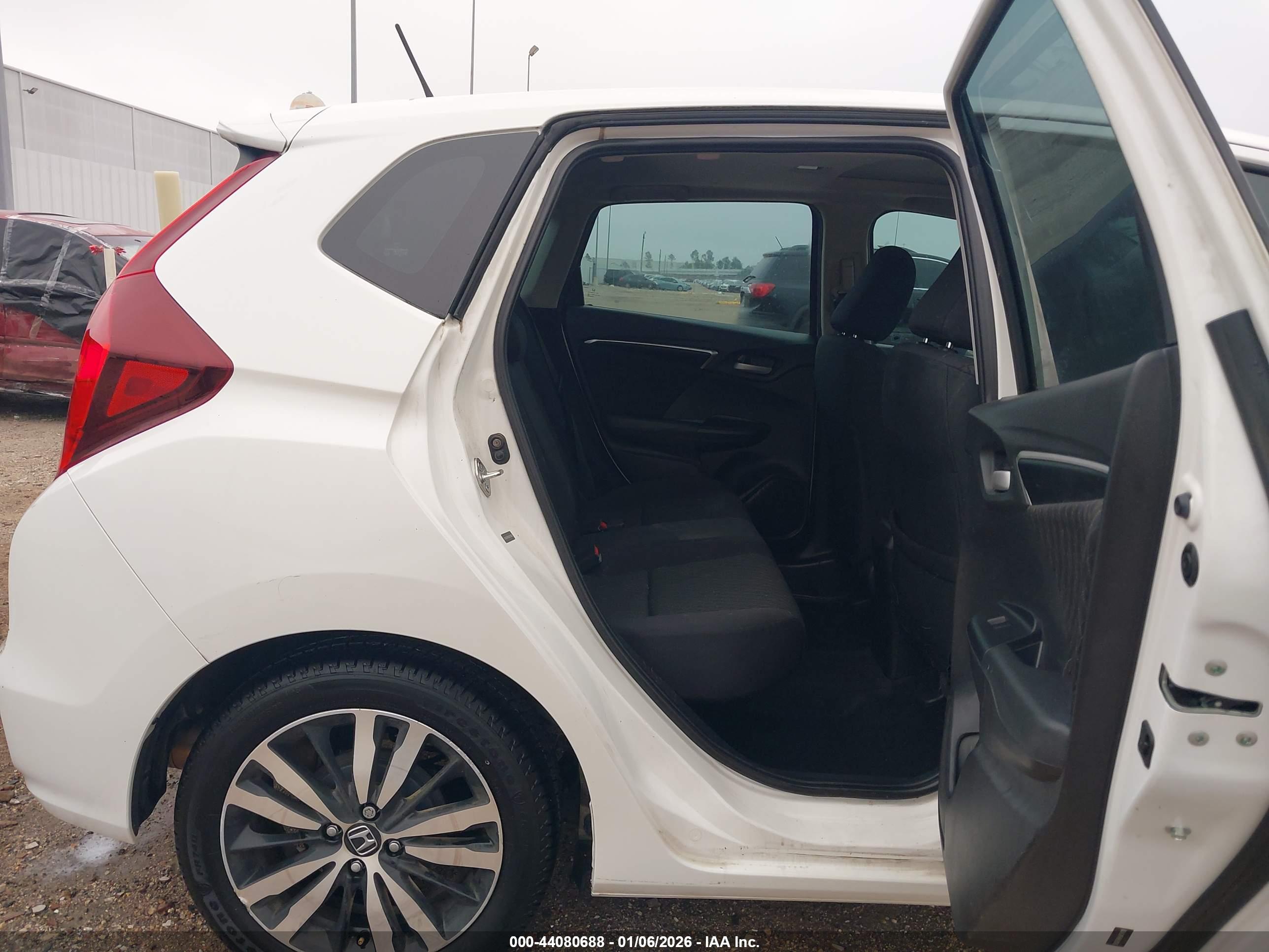 HONDA FIT image 8