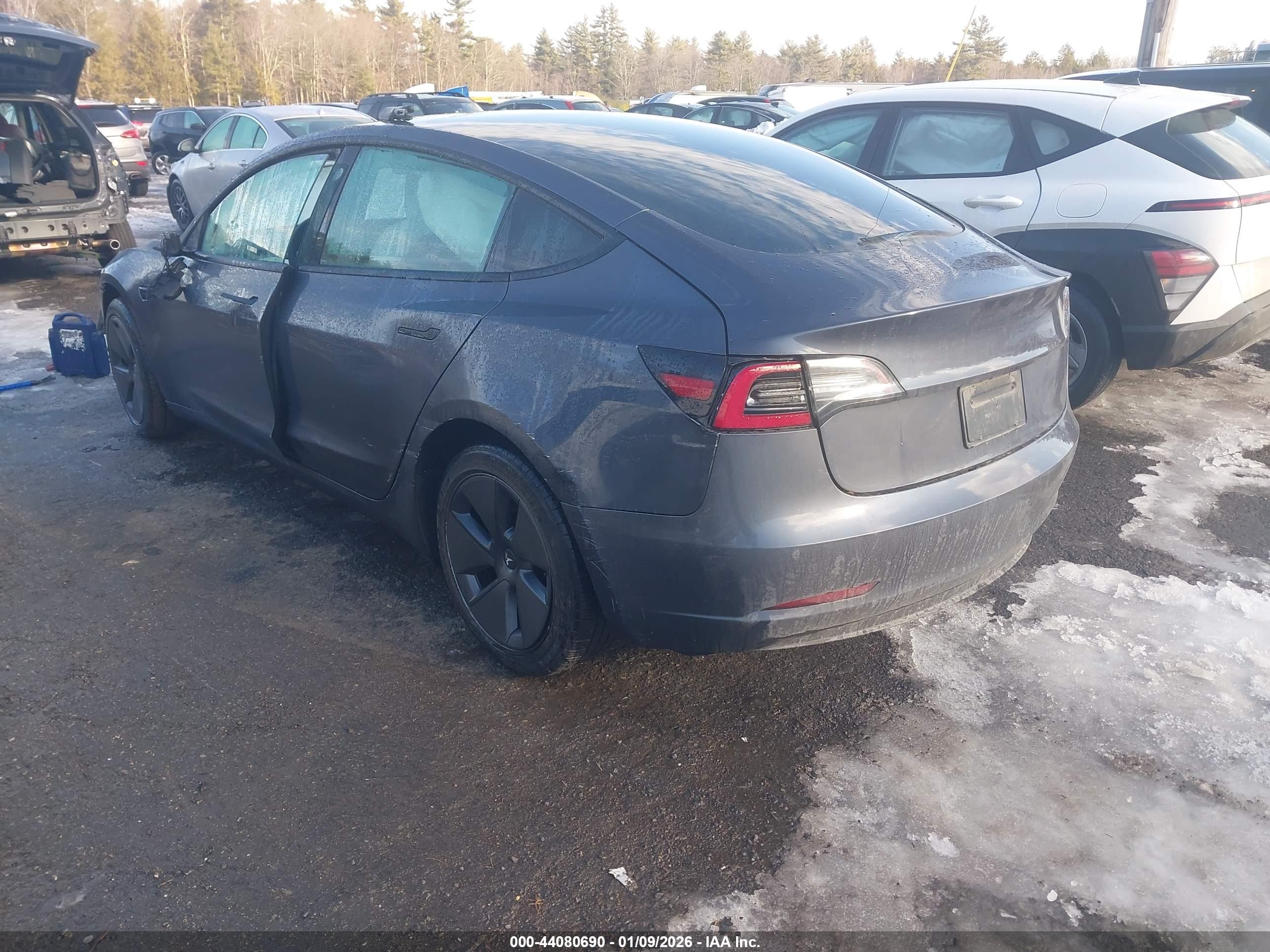 TESLA MODEL image 3
