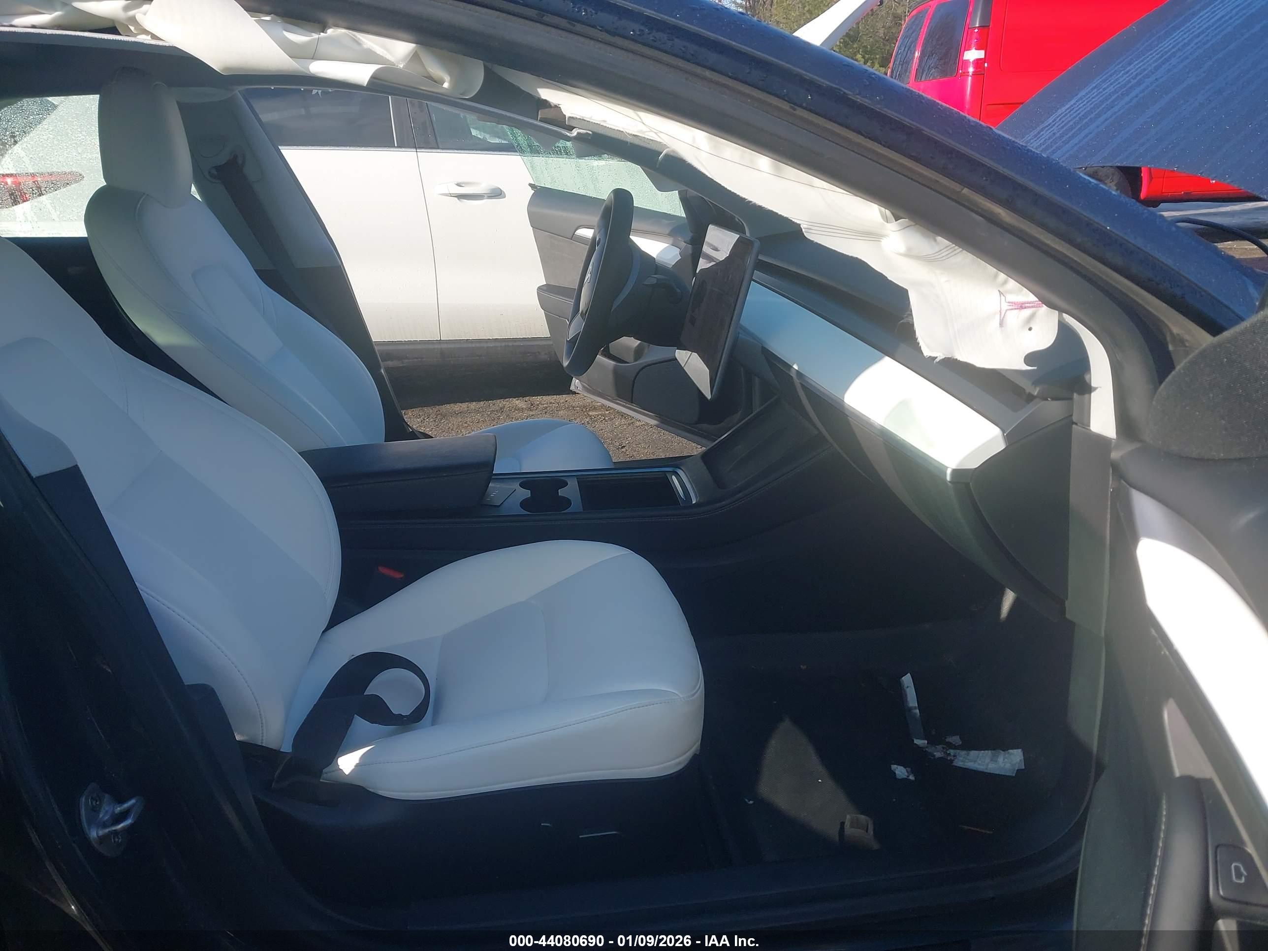 TESLA MODEL image 5