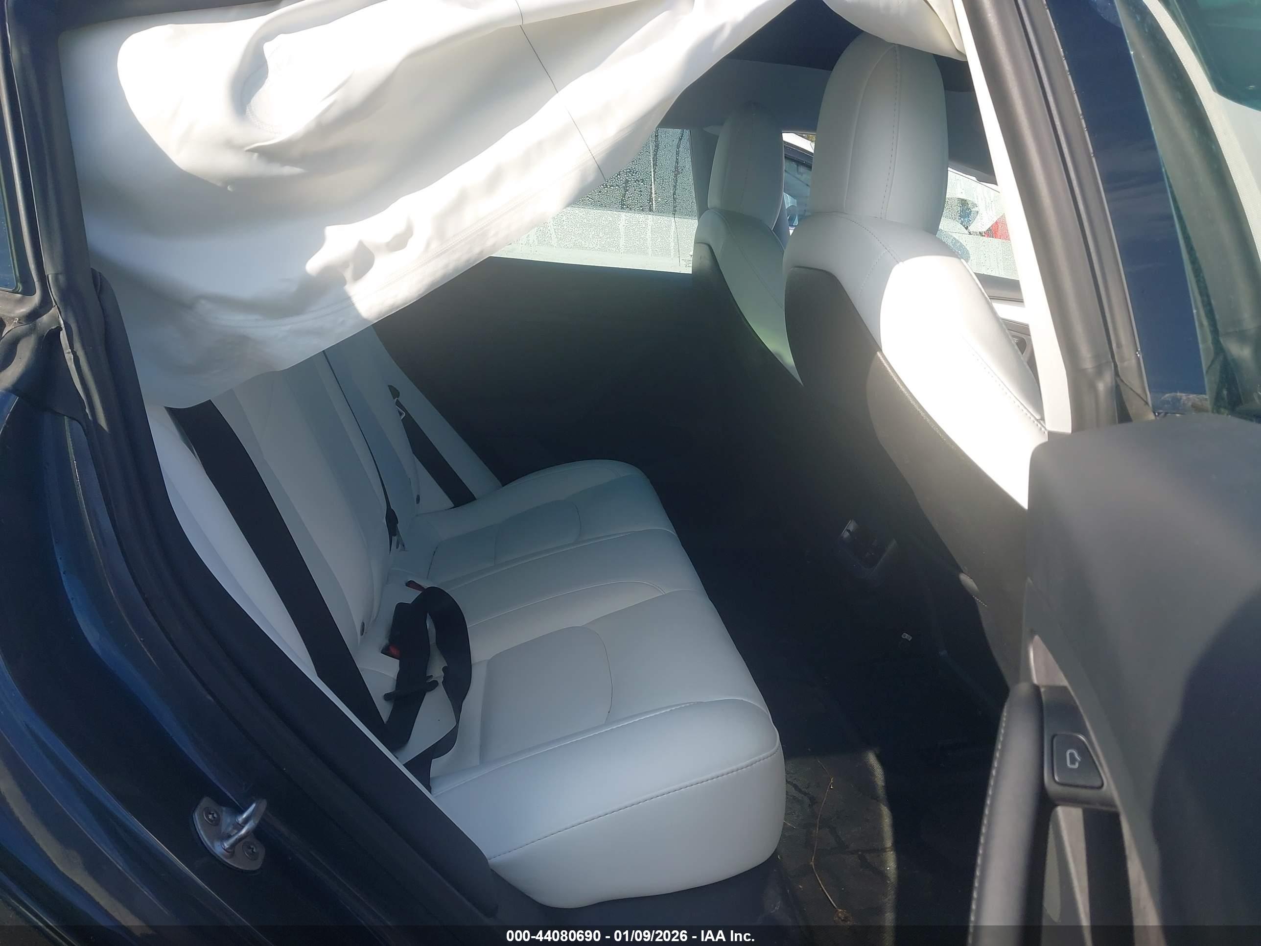 TESLA MODEL image 8